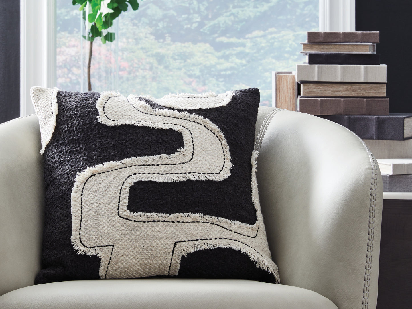 Haines Furniture Outlet - Ashley Furniture - Veerbank Pillows - Pillow (4/CS) / Black/Beige - A1001114