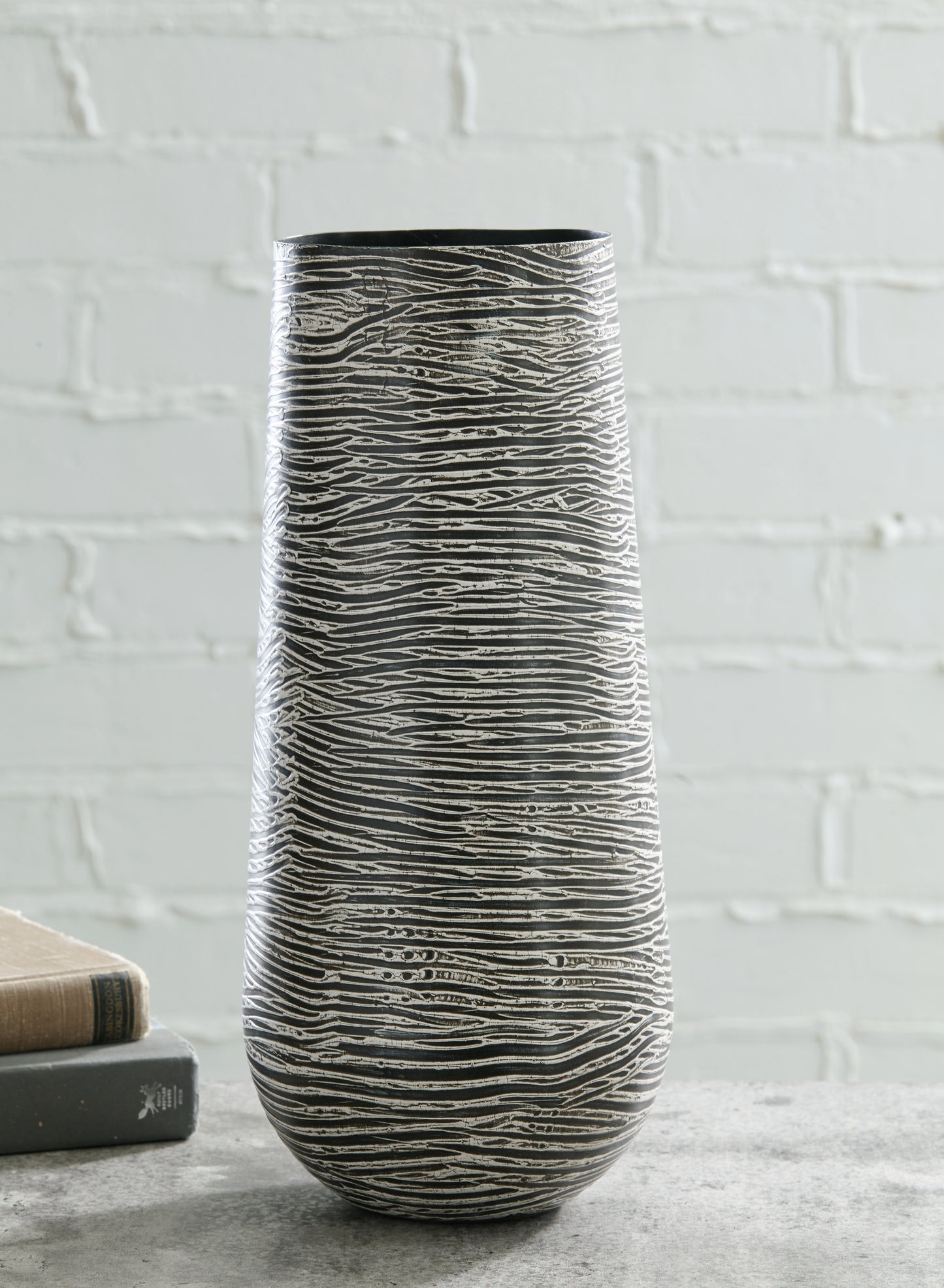 Haines Furniture Outlet - Ashley Furniture - Fynn Vase - Vase / Antique Gray - A2000515