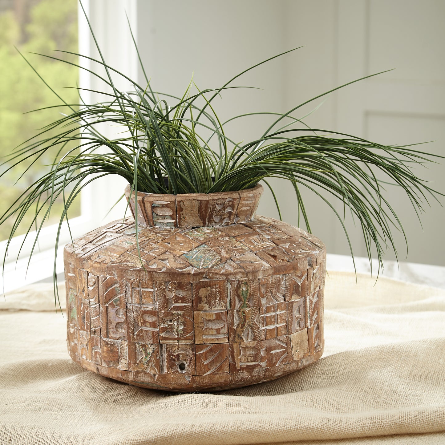 Haines Furniture Outlet - Ashley Furniture - Meltland Vase - Vase / Natural/Black - A2000557