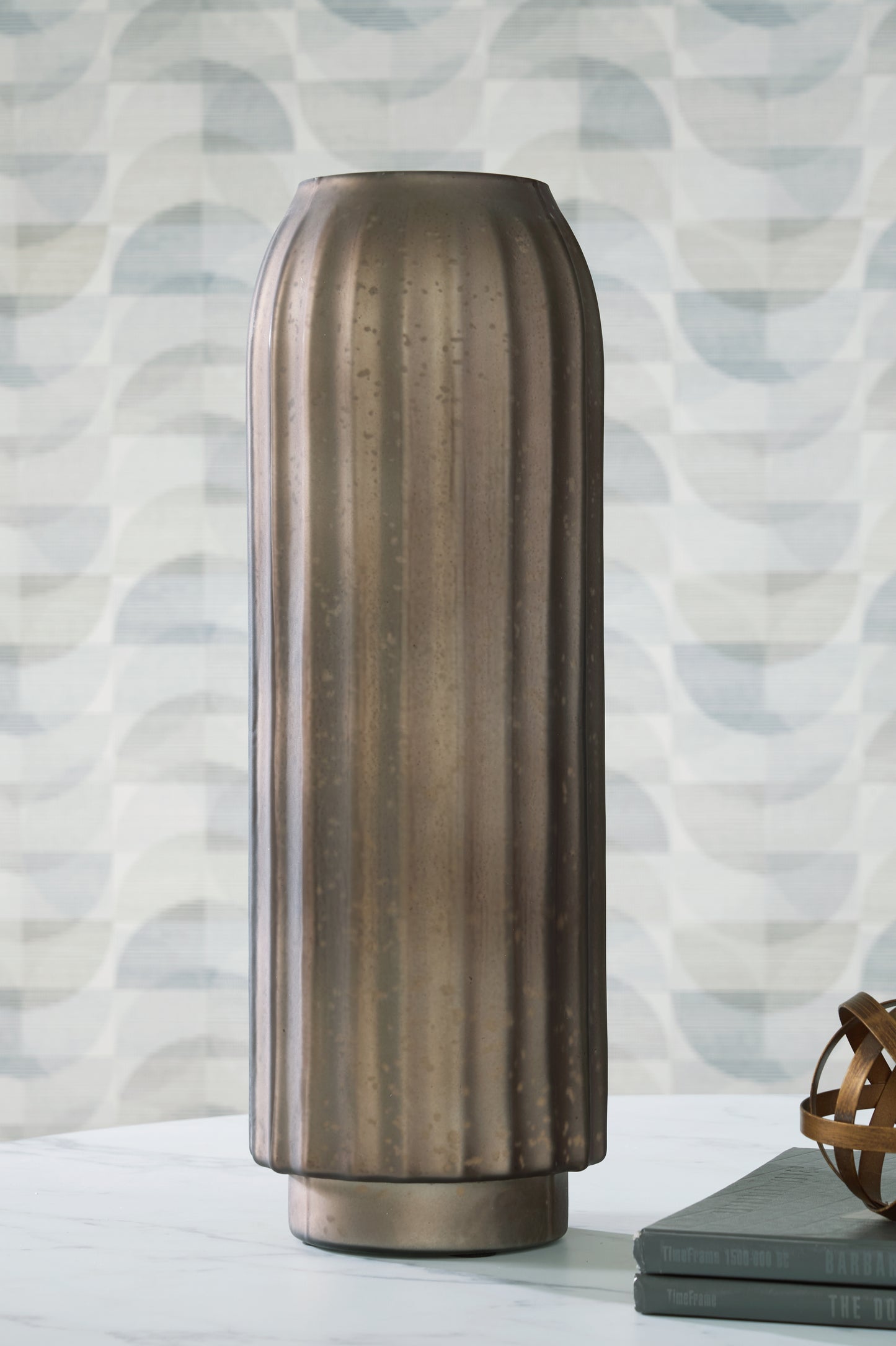 Haines Furniture Outlet - Ashley Furniture - Briarcott Vase - Vase / Brown - A2000705