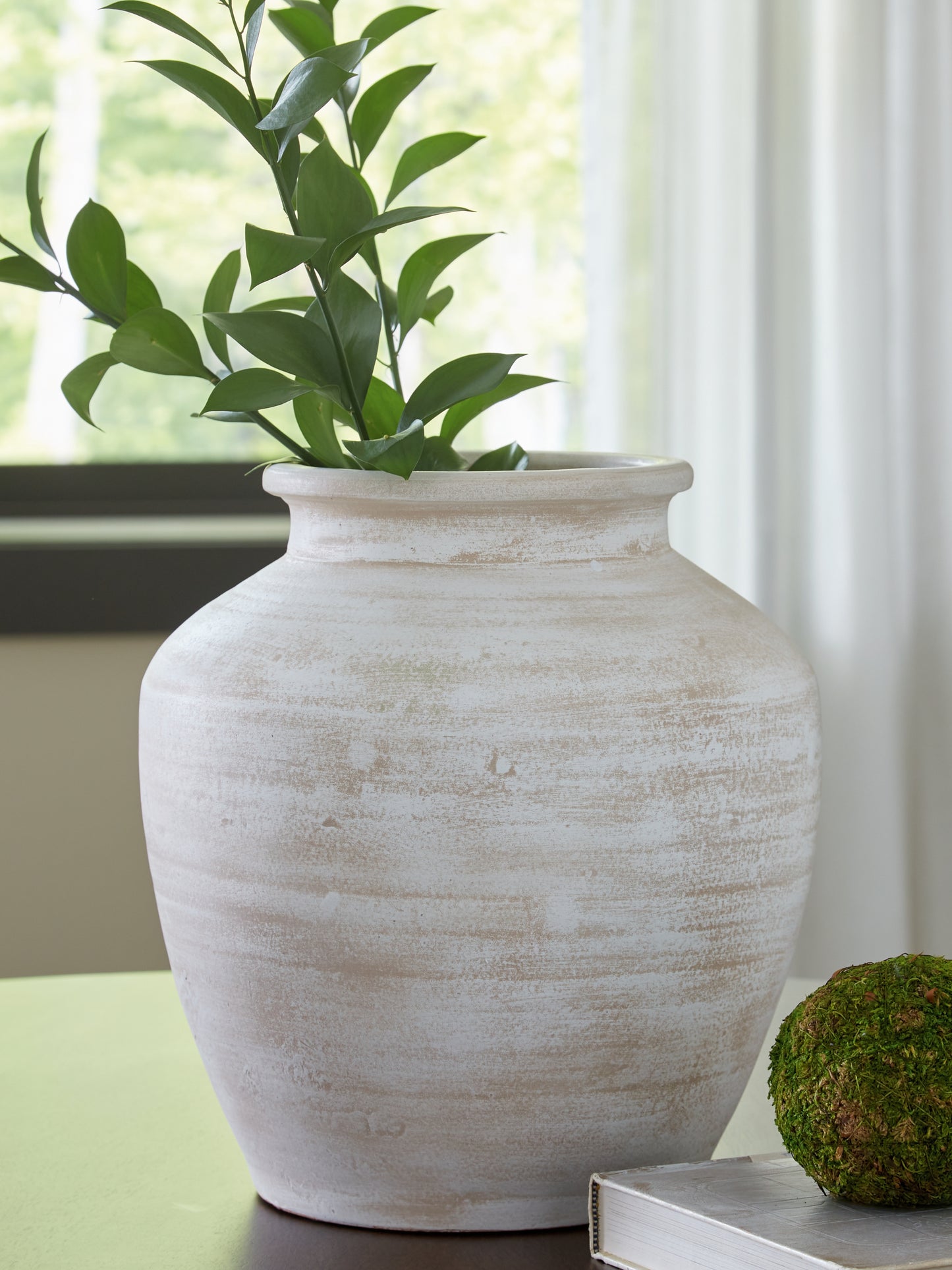 Haines Furniture Outlet - Ashley Furniture - Meadie Vase - Vase / Distressed White - A2000788