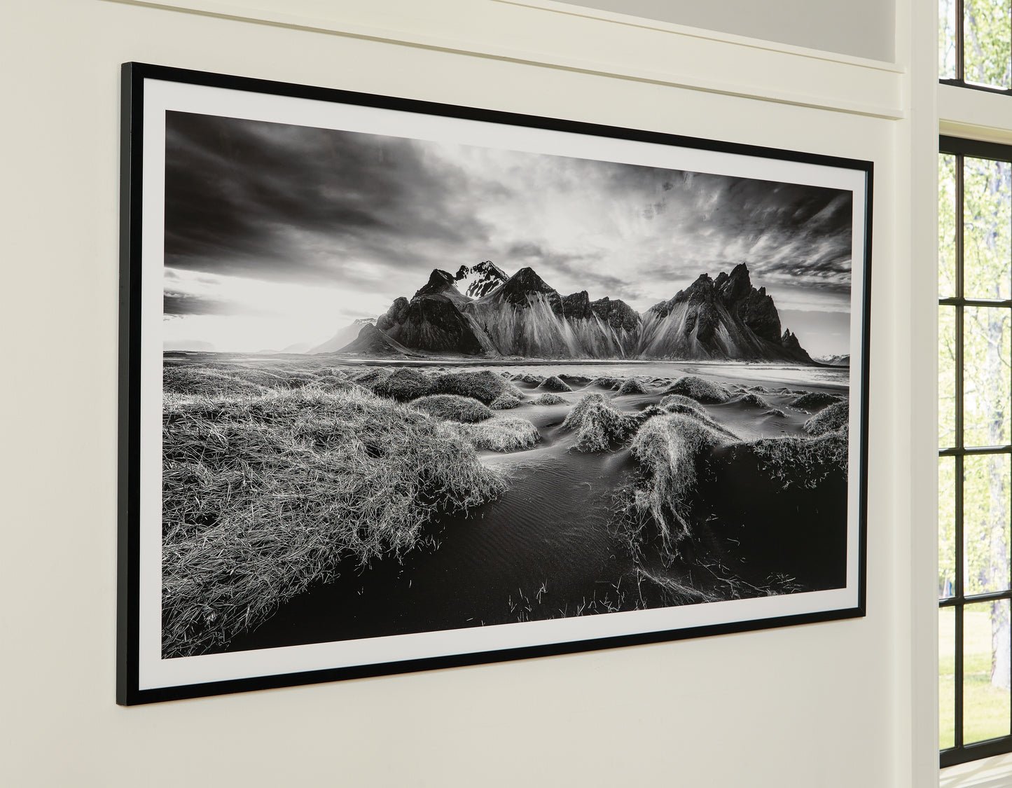 Haines Furniture Outlet - Ashley Furniture - Delstone Wall Decor - Wall Art / Black/White - A8000424