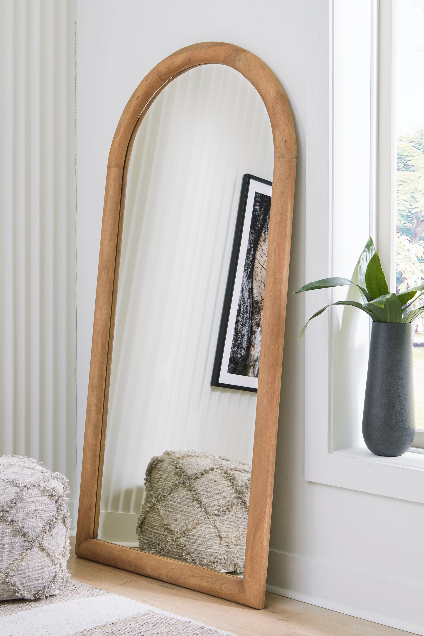 Haines Furniture Outlet - Ashley Furniture - Dairville Mirror - Floor Mirror / Brown - A8010323