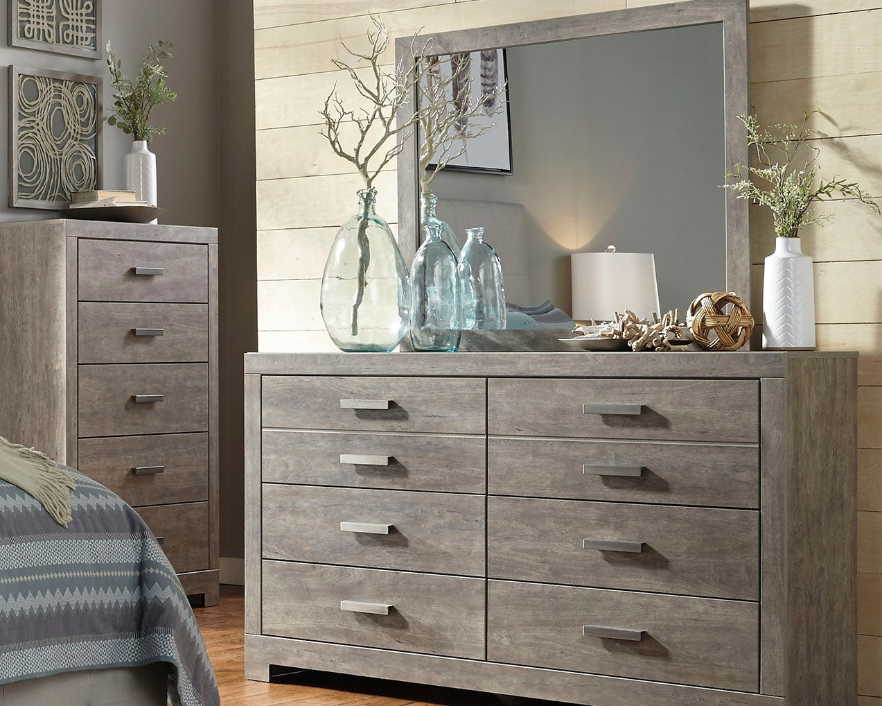 Haines Furniture Outlet - Ashley Furniture - Culverbach Bedroom - Dresser and Mirror / Gray - B070B1