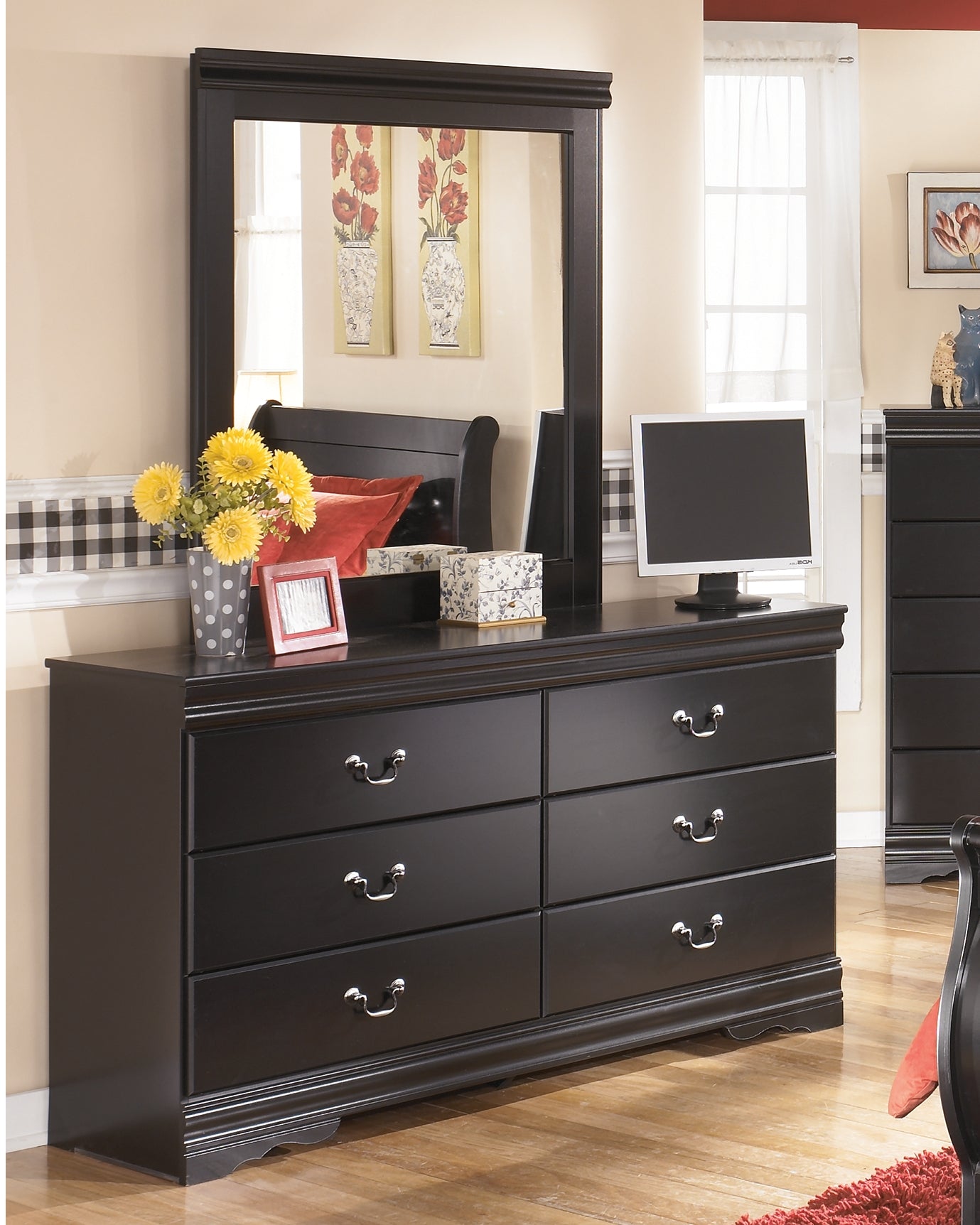 Haines Furniture Outlet - Ashley Furniture - Huey Vineyard Bedroom - Dresser and Mirror / Black - B128B1