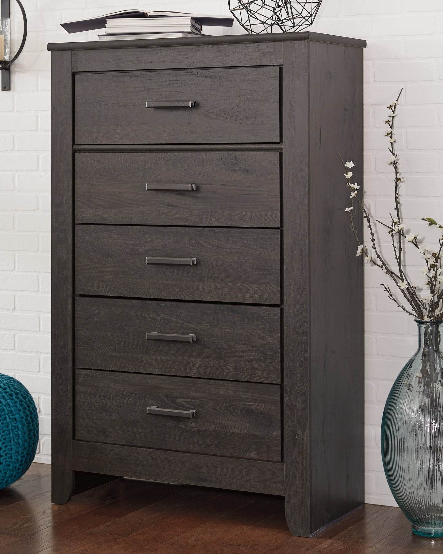 Haines Furniture Outlet - Ashley Furniture - Brinxton Bedroom - Five Drawer Chest / Charcoal - B249-46