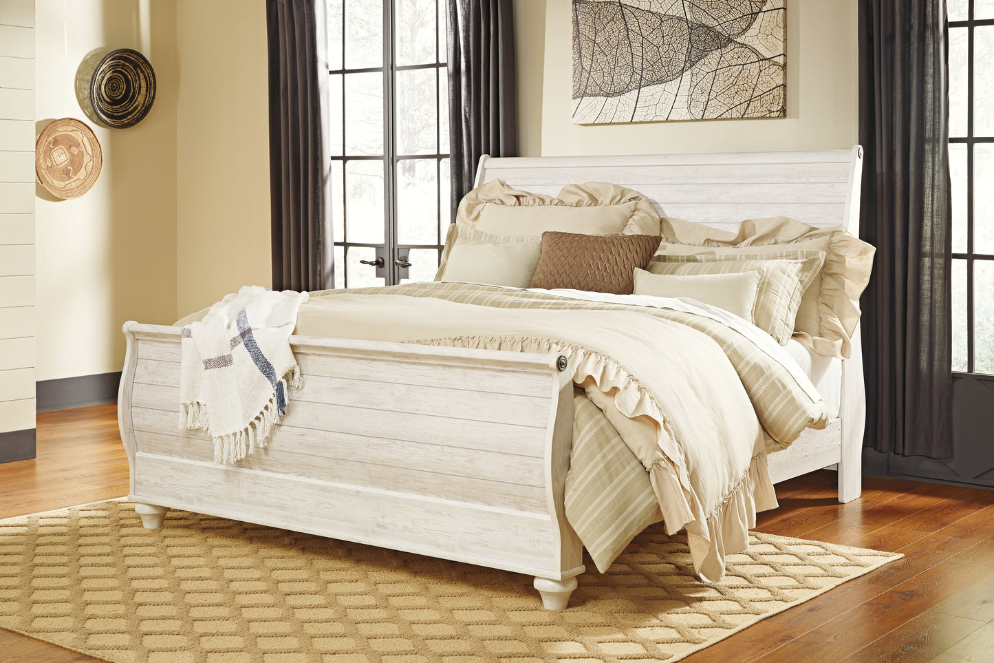 Haines Furniture Outlet - Ashley Furniture - Willowton Bedroom - Queen Sleigh Bed / Whitewash - B267B4