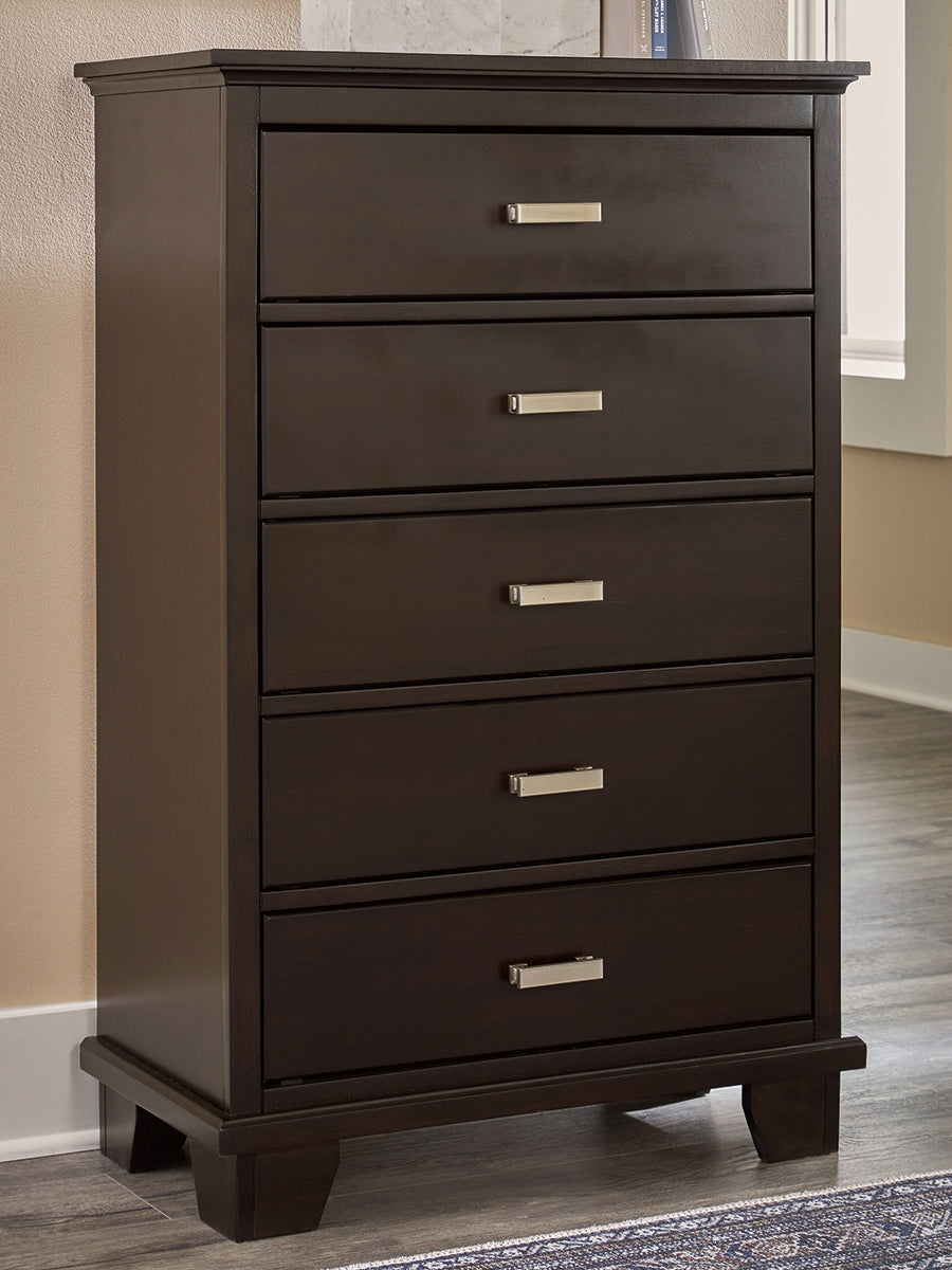 Haines Furniture Outlet - Ashley Furniture - Covetown Bedroom - Five Drawer Chest / Dark Brown - B441-46