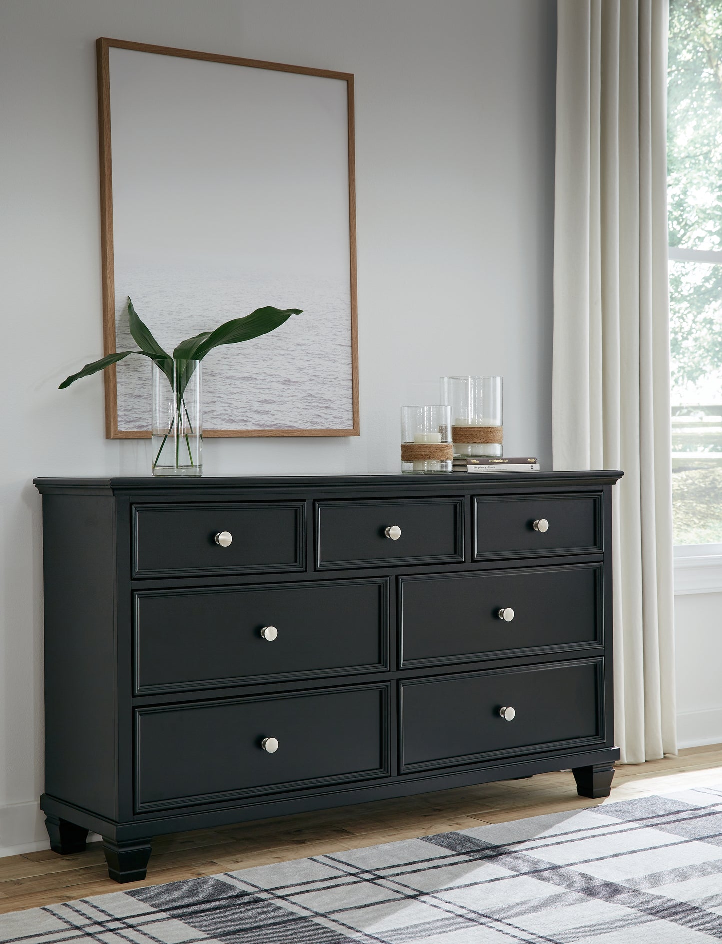 Haines Furniture Outlet - Ashley Furniture - Lanolee Bedroom - Dresser / Black - B687-31