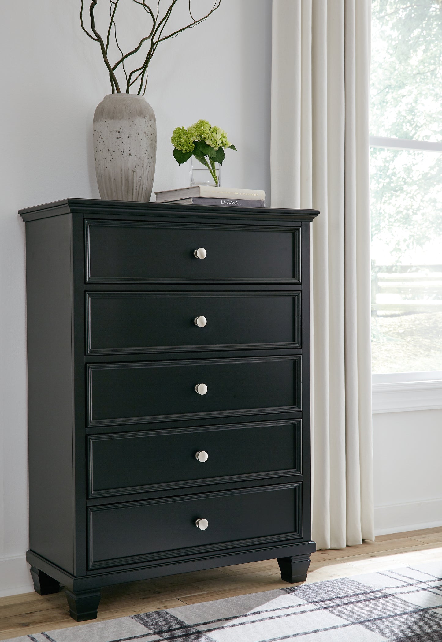 Haines Furniture Outlet - Ashley Furniture - Lanolee Bedroom - Five Drawer Chest / Black - B687-46