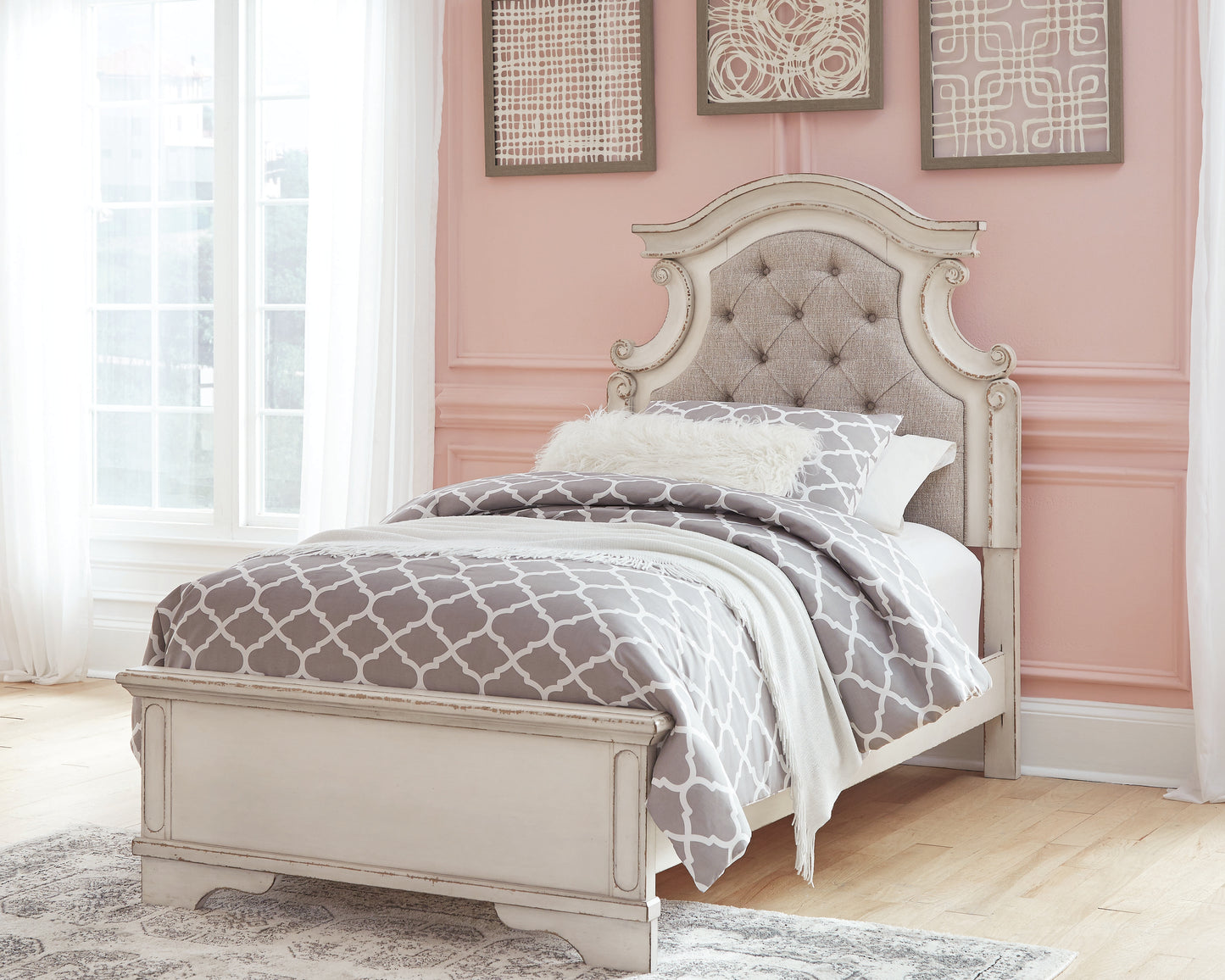 Haines Furniture Outlet - Ashley Furniture - Realyn Bedroom - Twin Panel Bed / Chipped White - B743B13
