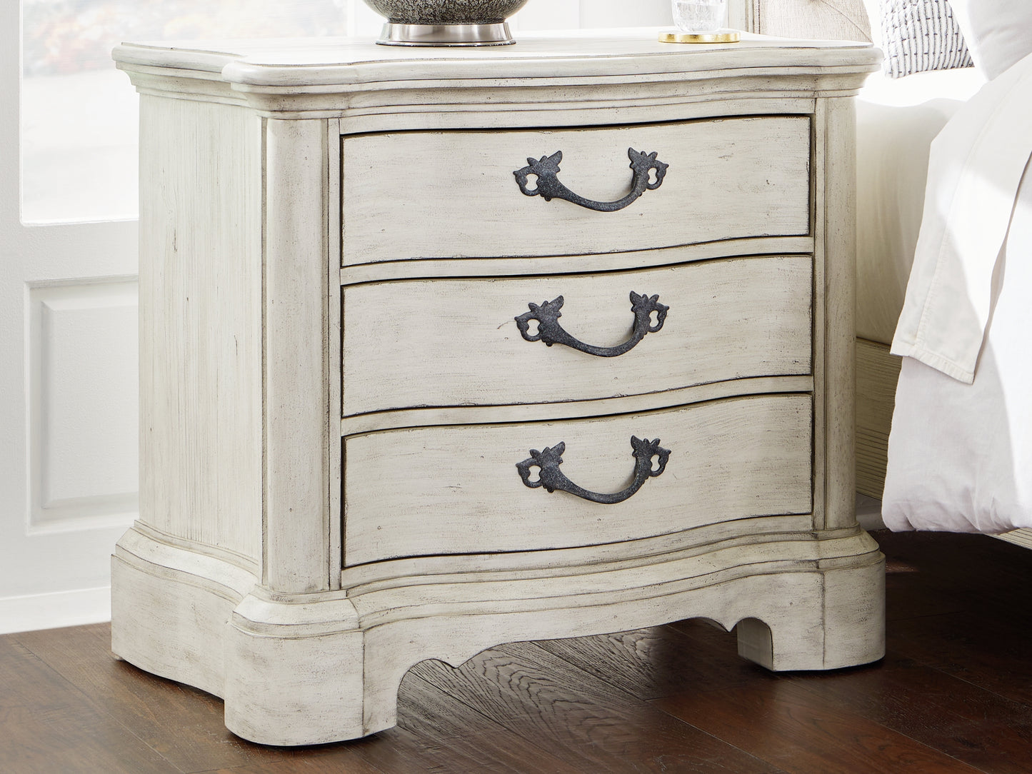 Haines Furniture Outlet - Ashley Furniture - Arlendyne Bedroom - Three Drawer Night Stand / Antique White - B980-93