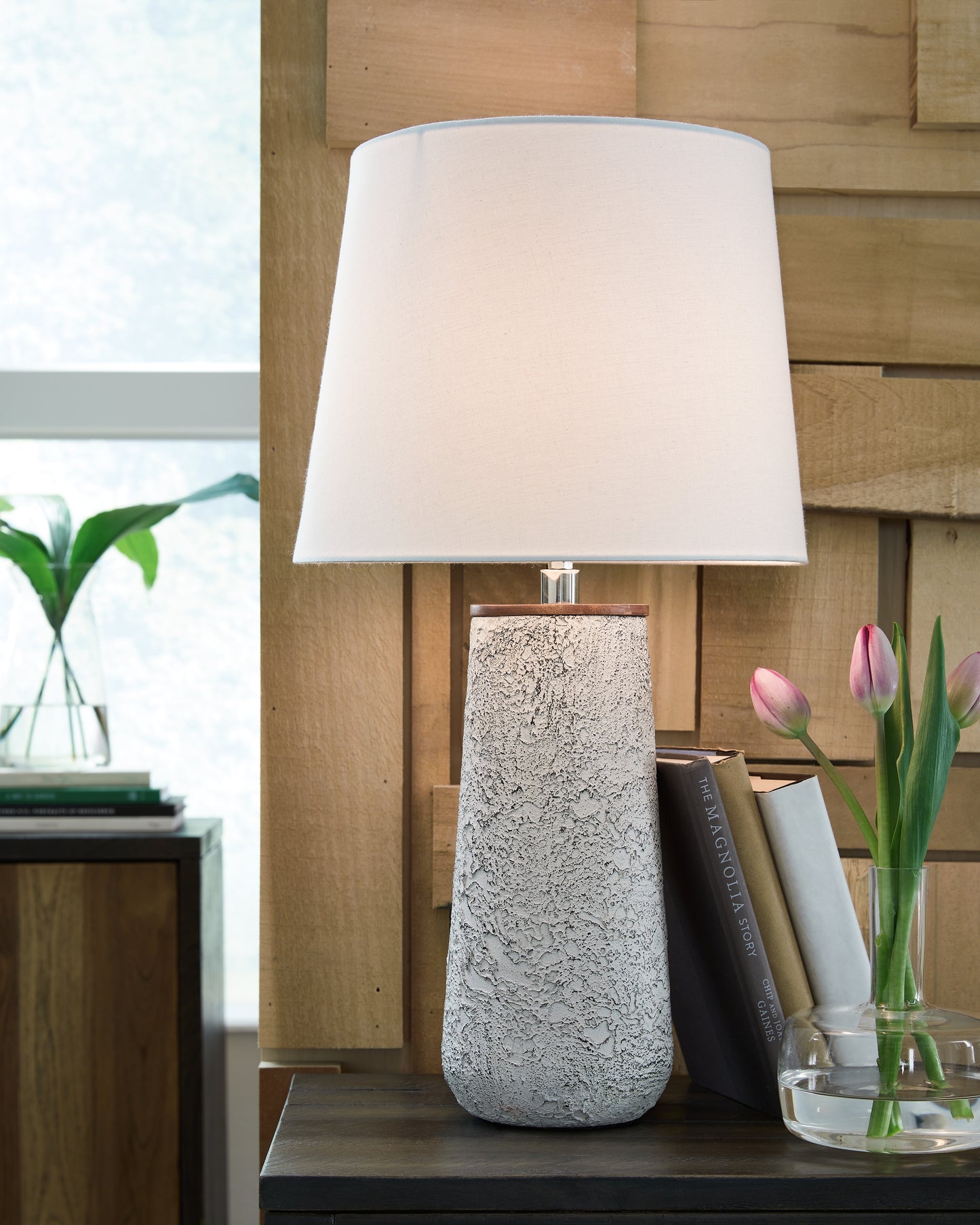 Haines Furniture Outlet - Ashley Furniture - Chaston Lighting - Metal Table Lamp (Set of 2) / Antique White - L204464