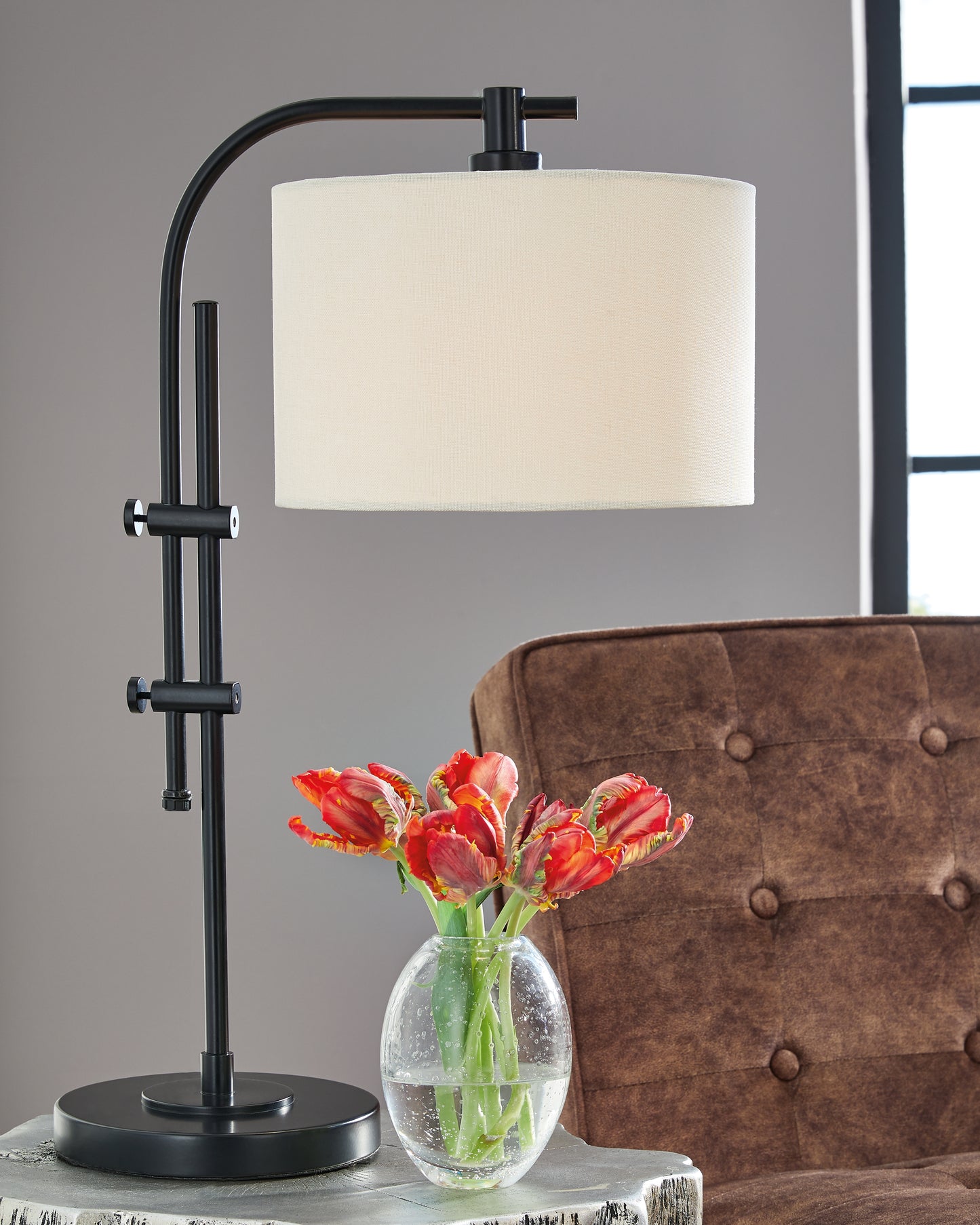 Haines Furniture Outlet - Ashley Furniture - Baronvale Lighting - Metal Accent Lamp (1/CN) / Black - L206043