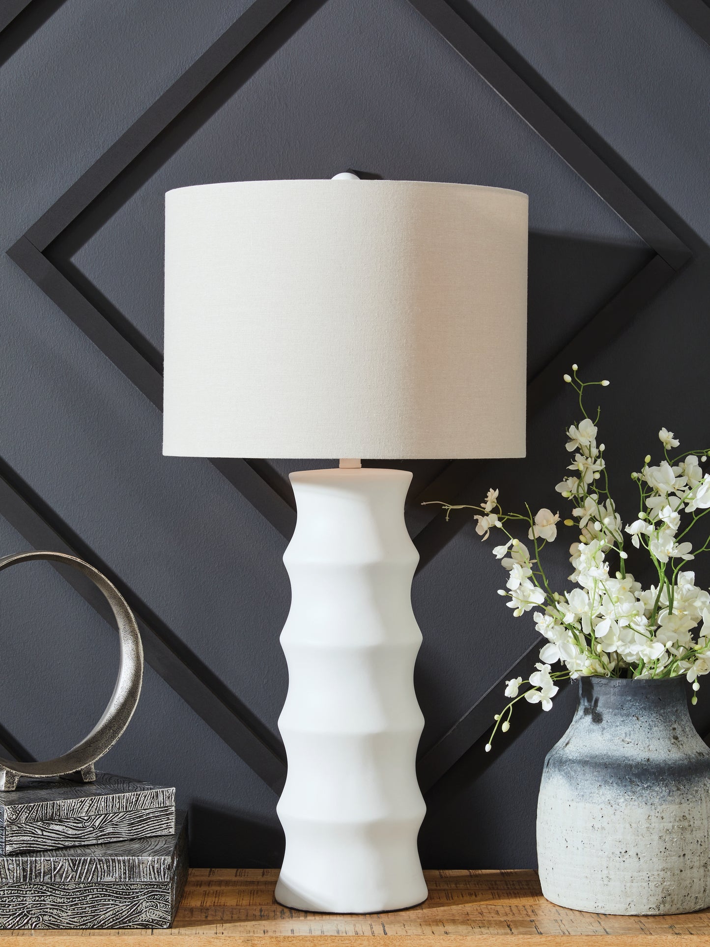 Haines Furniture Outlet - Ashley Furniture - Veraleigh Lighting - Poly Table Lamp (1/CN) / White - L235854
