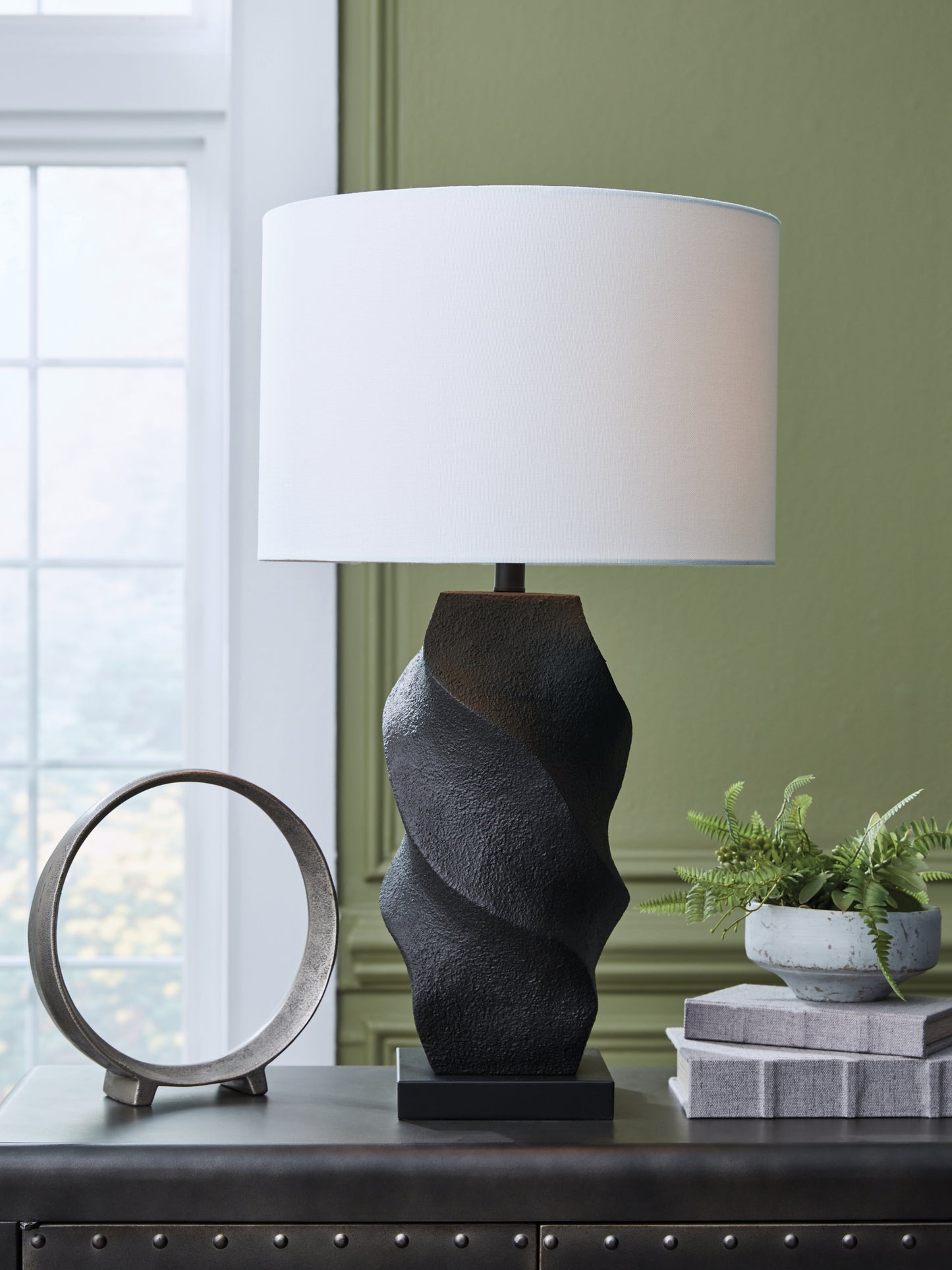 Haines Furniture Outlet - Ashley Furniture - Amillion Lighting - Poly Table Lamp (1/CN) / Black - L235904