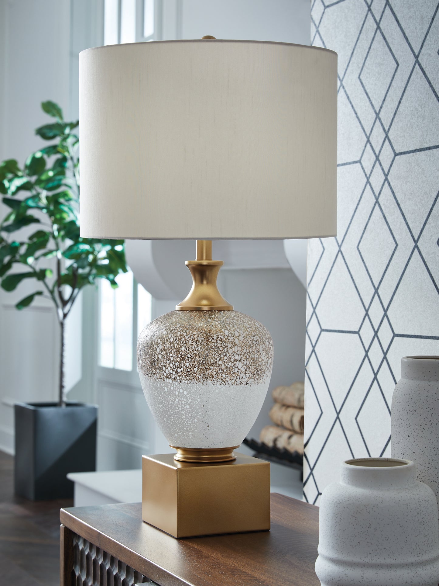 Haines Furniture Outlet - Ashley Furniture - Tavisburg Lighting - Glass Table Lamp (1/CN) / Brown/White/Gold - L430894