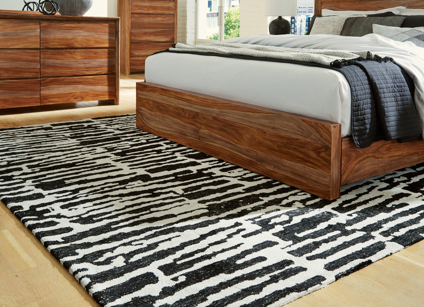 Haines Furniture Outlet - Ashley Furniture - Bramshaw Rug - 8' x 10' Rug / Black/Ivory - R406761