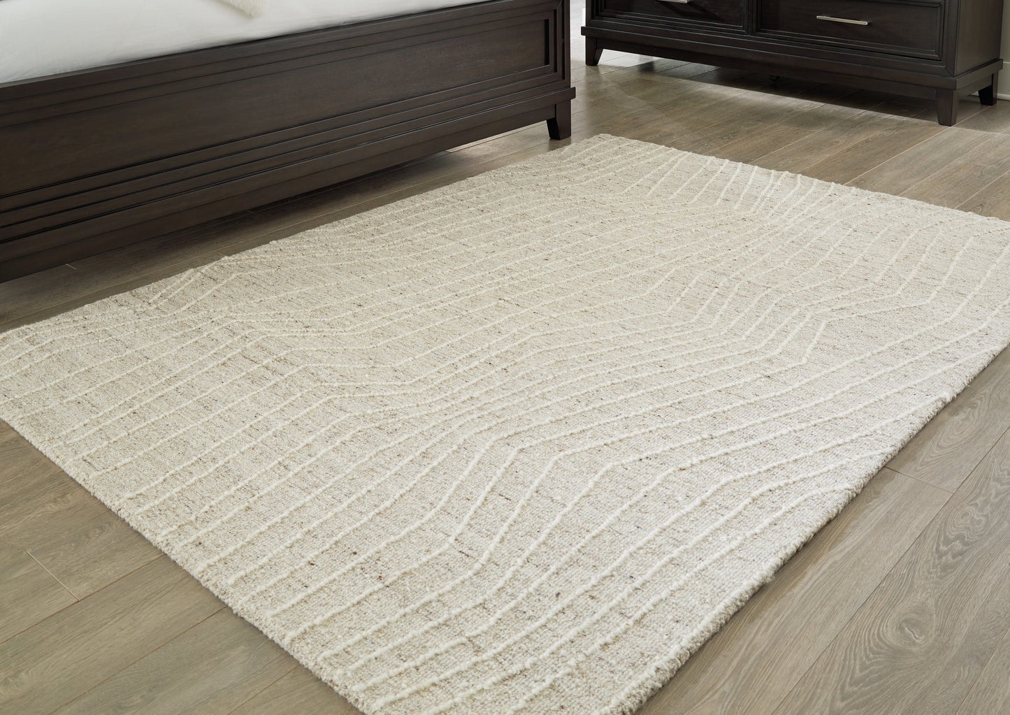 Haines Furniture Outlet - Ashley Furniture - Varahill Rug - 5' x 7' Rug / Gray/Ivory - R406932