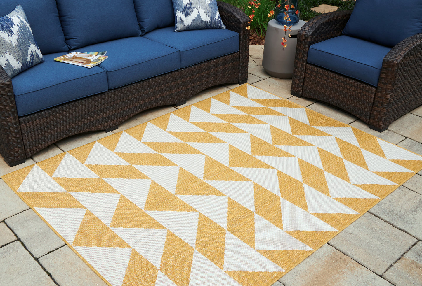 Haines Furniture Outlet - Ashley Furniture - Thomley Rug - 8' x 10' Rug / Ivory/Yellow - R900061