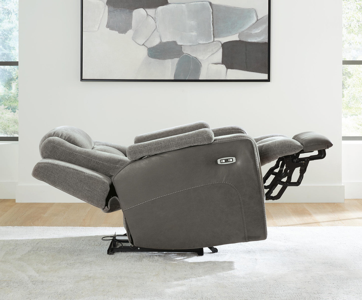 Mixed Motion Living Room