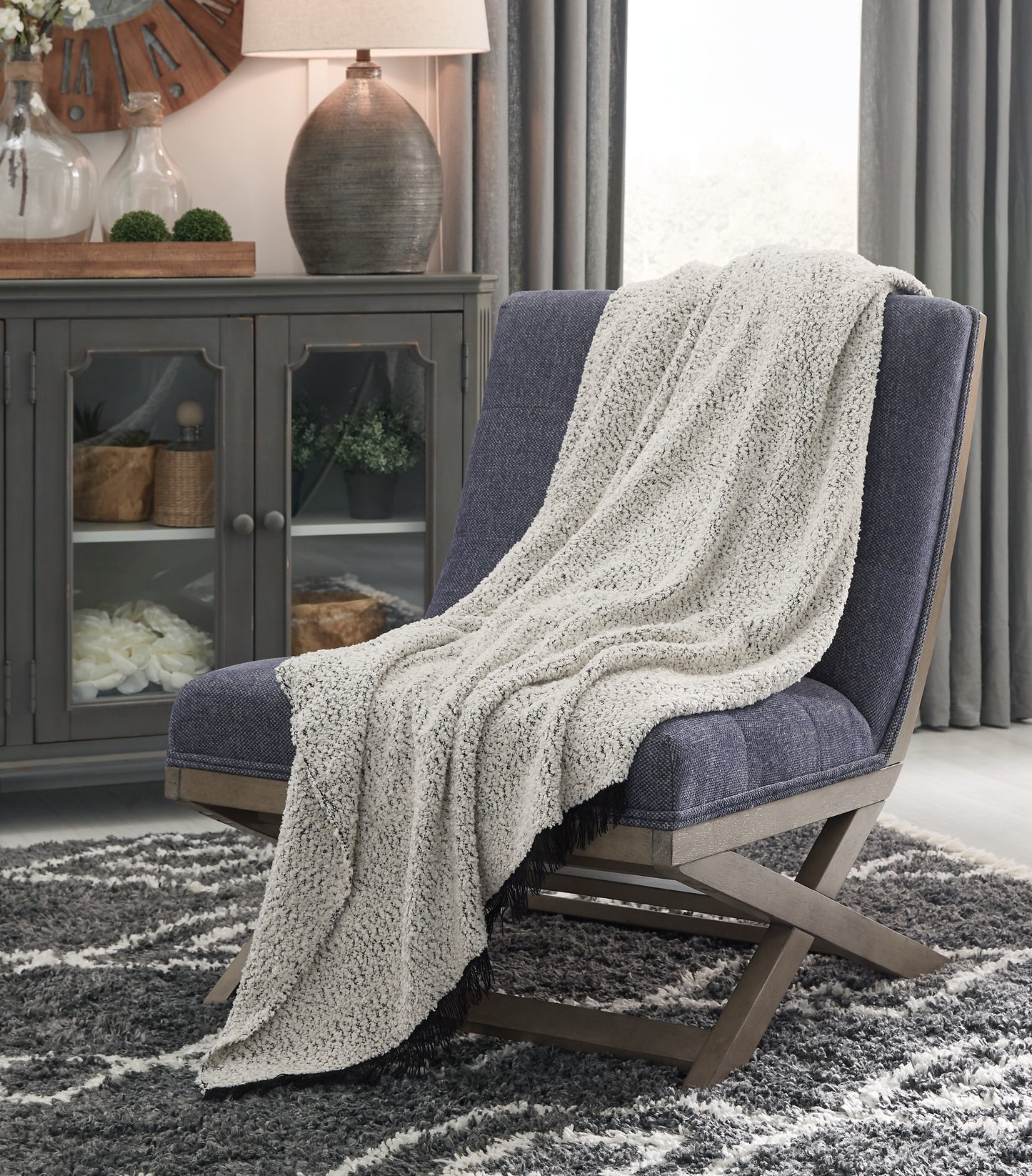 Haines Furniture Outlet - Ashley Furniture - Leonita Throw (Set of 3) - Throw (3/CS) / Black/White - A1000769