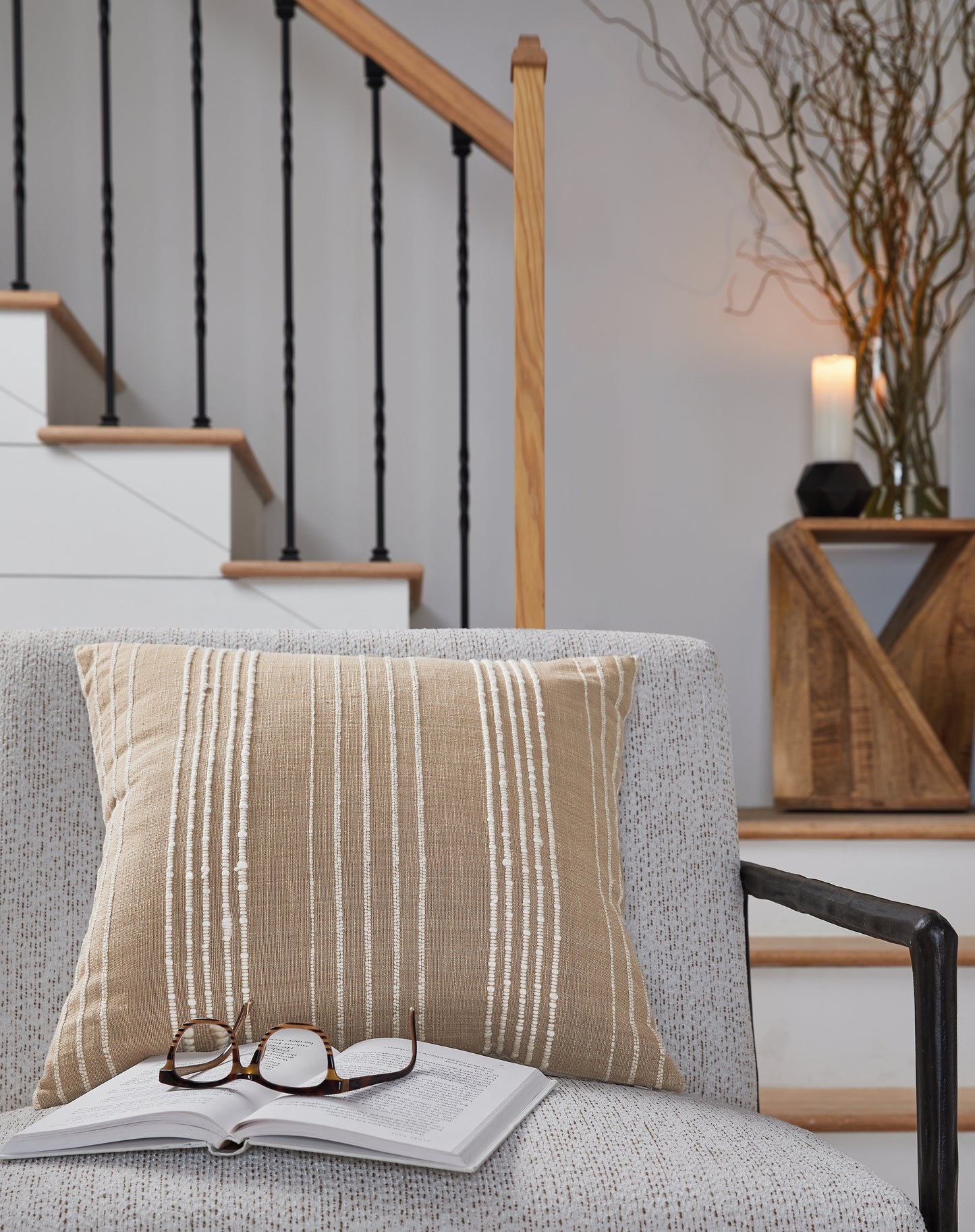 Haines Furniture Outlet - Ashley Furniture - Benbert Pillows - Pillow / Tan/White - A1000958P