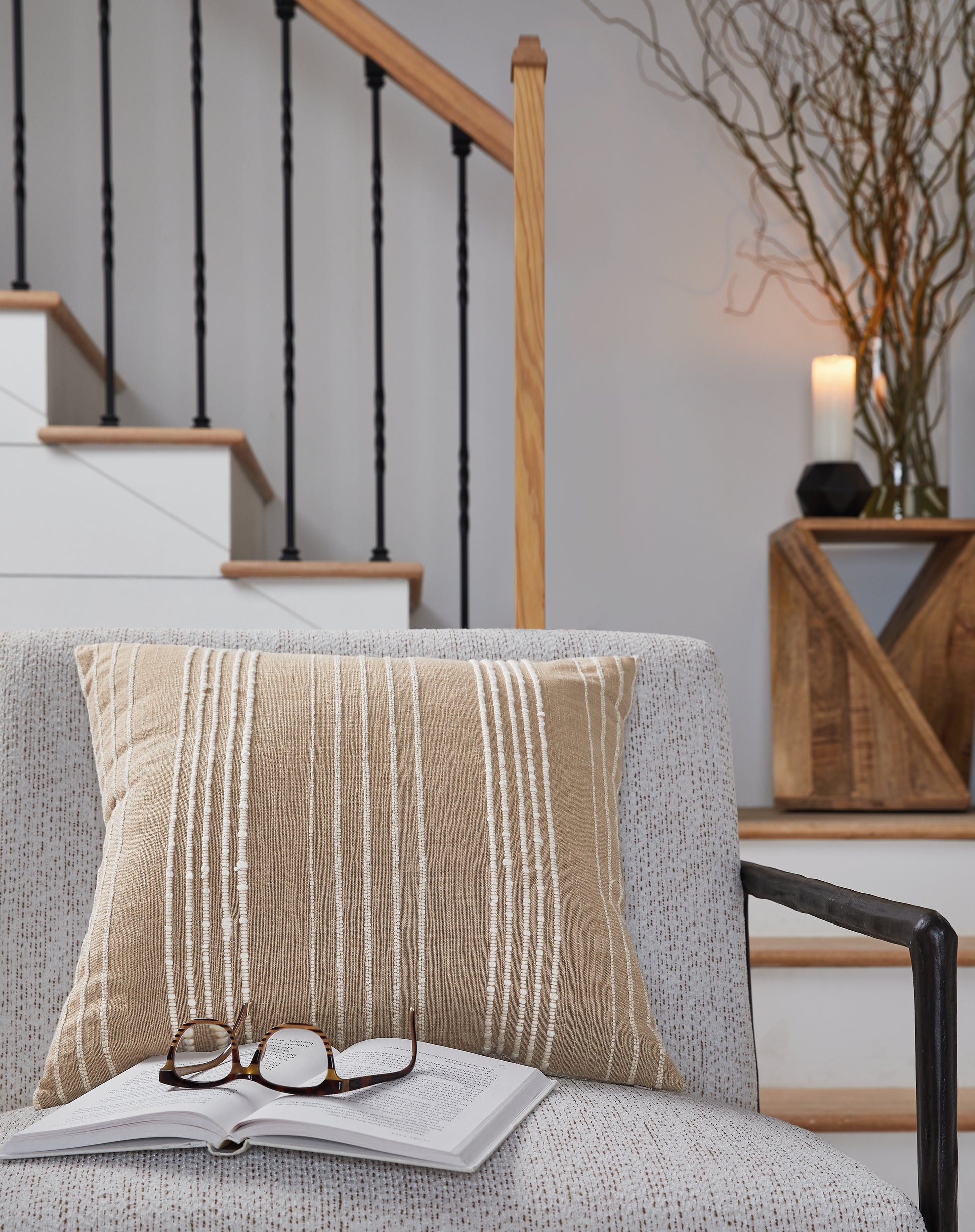 Haines Furniture Outlet - Ashley Furniture - Benbert Pillows - Pillow / Tan/White - A1000958P