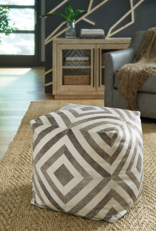 Haines Furniture Outlet - Ashley Furniture - Hartselle Pouf - Pouf / Brown - A1000982