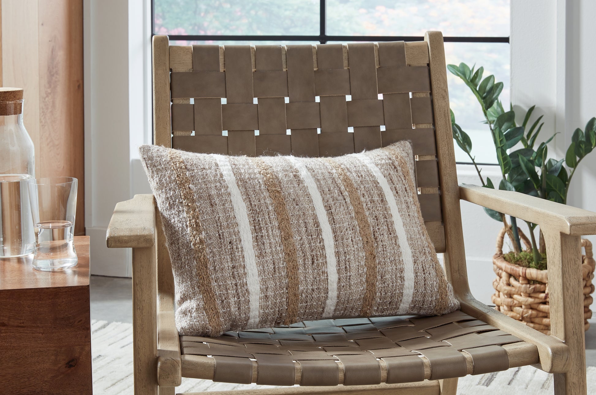 Haines Furniture Outlet - Ashley Furniture - Benish Pillows - Pillow (4/CS) / Tan/Brown/White - A1001047