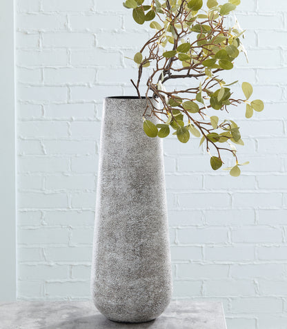 Haines Furniture Outlet - Ashley Furniture - Fynn Vase - Vase / Antique White - A2000517