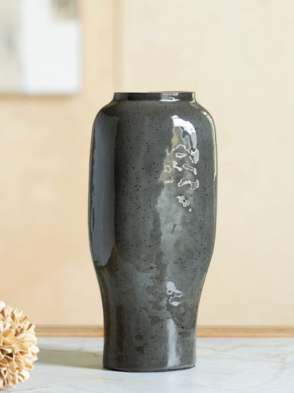 Haines Furniture Outlet - Ashley Furniture - Kierlain Vase - Vase / Gray/Black - A2000808