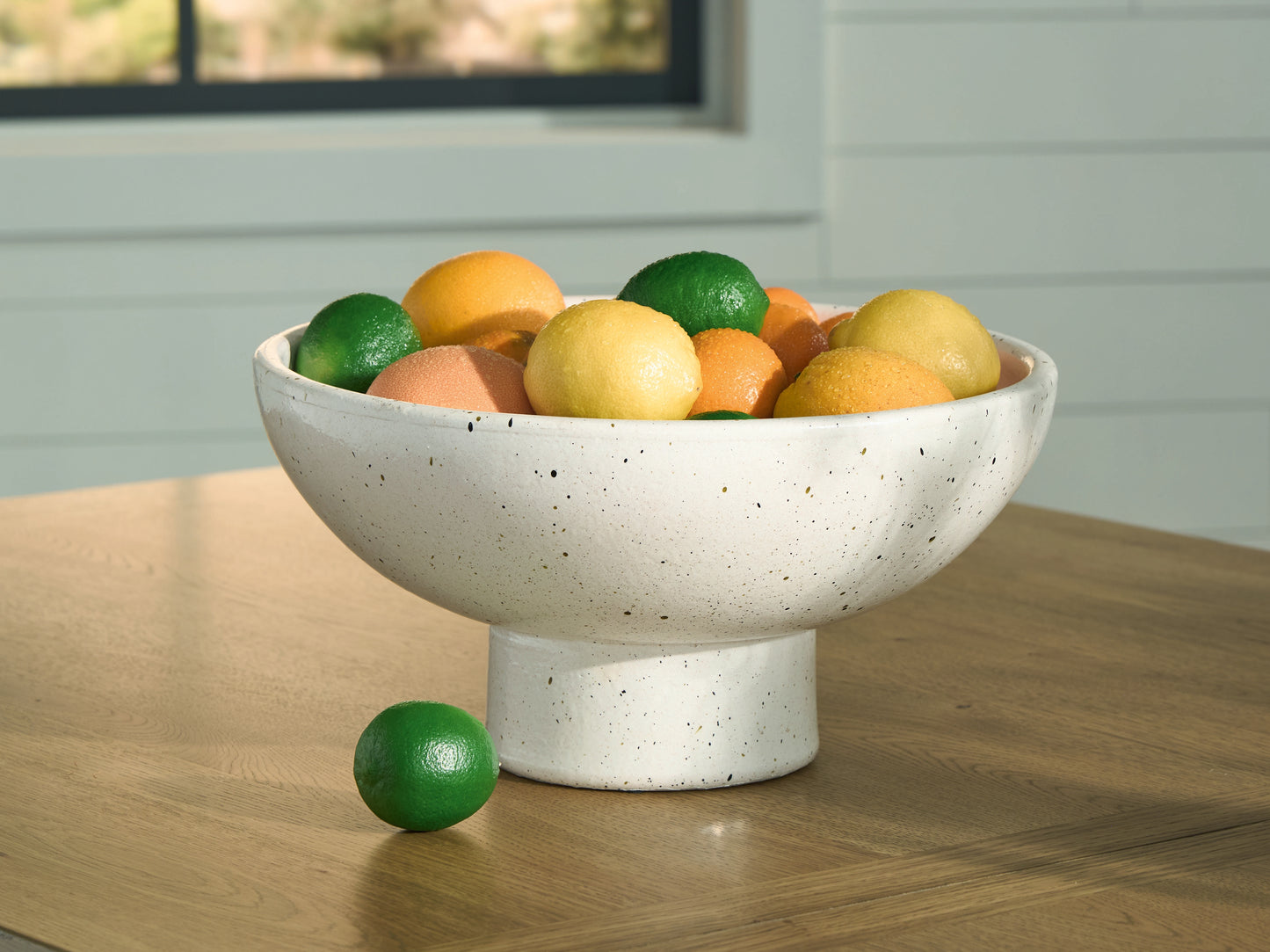 Haines Furniture Outlet - Ashley Furniture - Dallinworth Bowl - Bowl / White/Black - A2000833