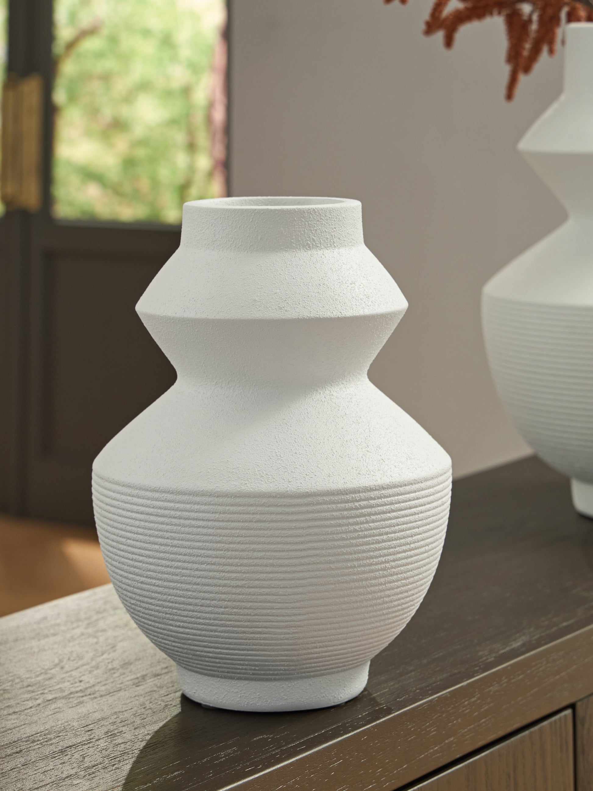 Haines Furniture Outlet - Ashley Furniture - Naveen Vase - Vase / White - A2000870