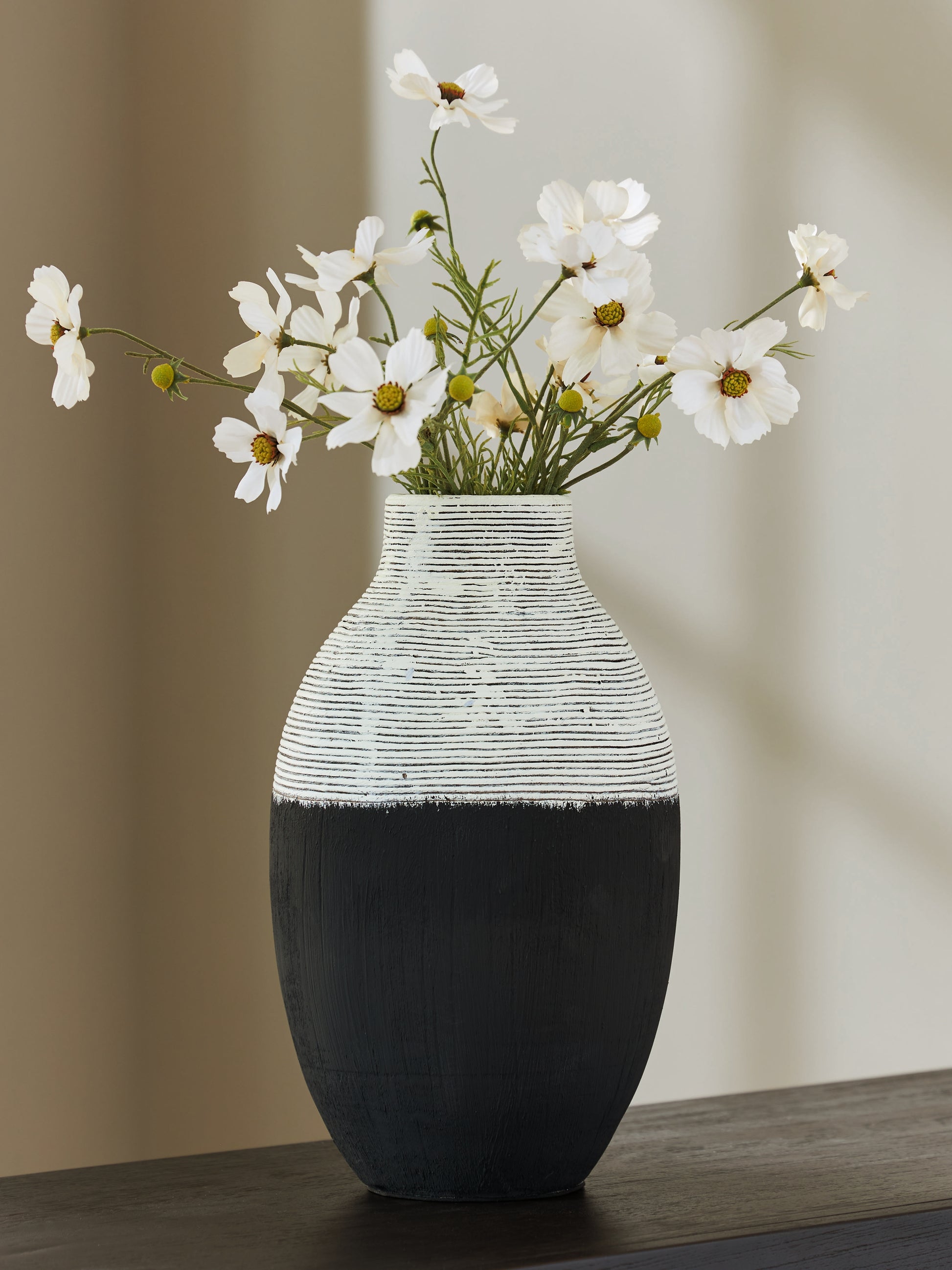 Haines Furniture Outlet - Ashley Furniture - Girtha Vase - Vase / Antique White/Black - A2000876