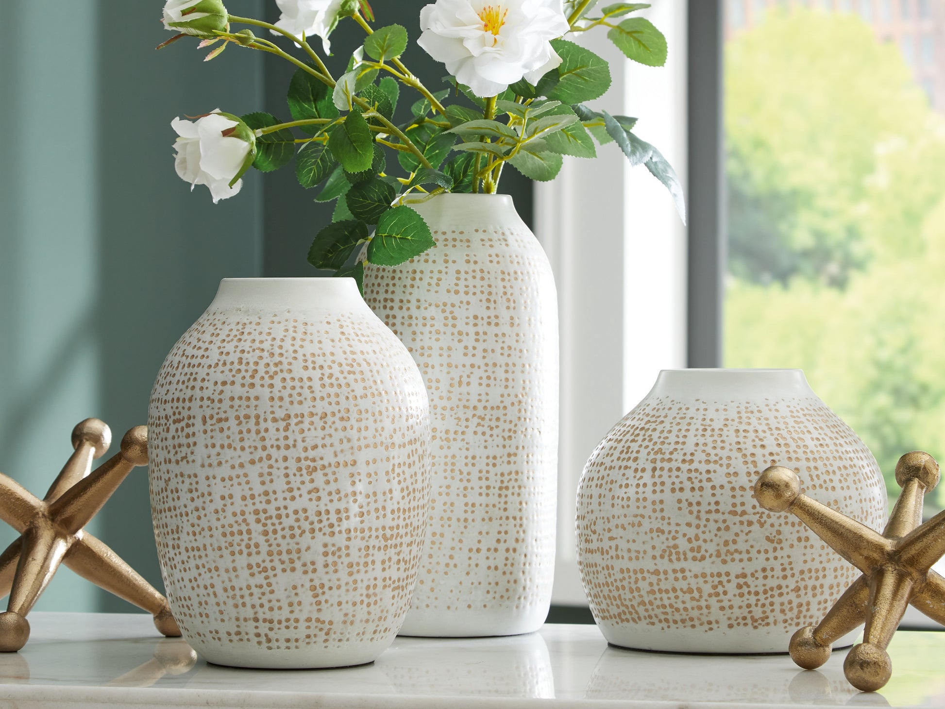 Haines Furniture Outlet - Ashley Furniture - Vinburn Accessory Set (Set of 5) - Accessory Set (5/CN) / White/Gold Finish - A2C00213