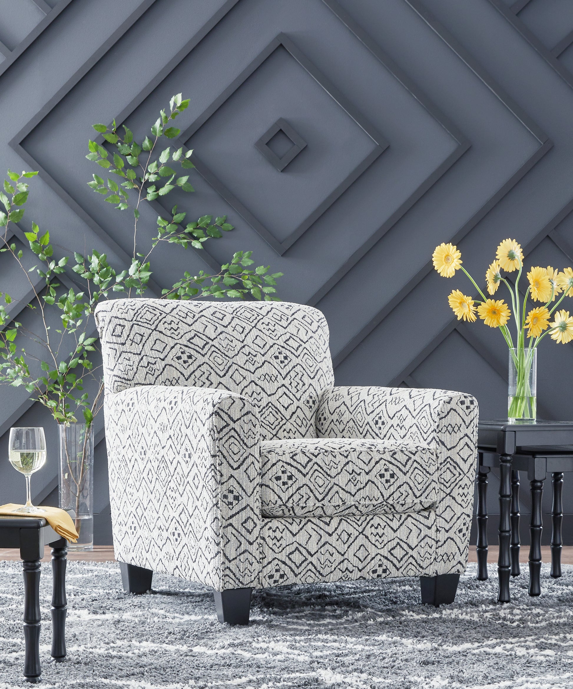 Haines Furniture Outlet - Ashley Furniture - Hayesdale Accent Chair - Accent Chair / Black/Cream - A3000658