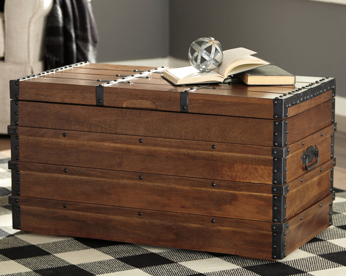 Haines Furniture Outlet - Ashley Furniture - Kettleby Storage Trunk - Storage Trunk / Brown - A4000096