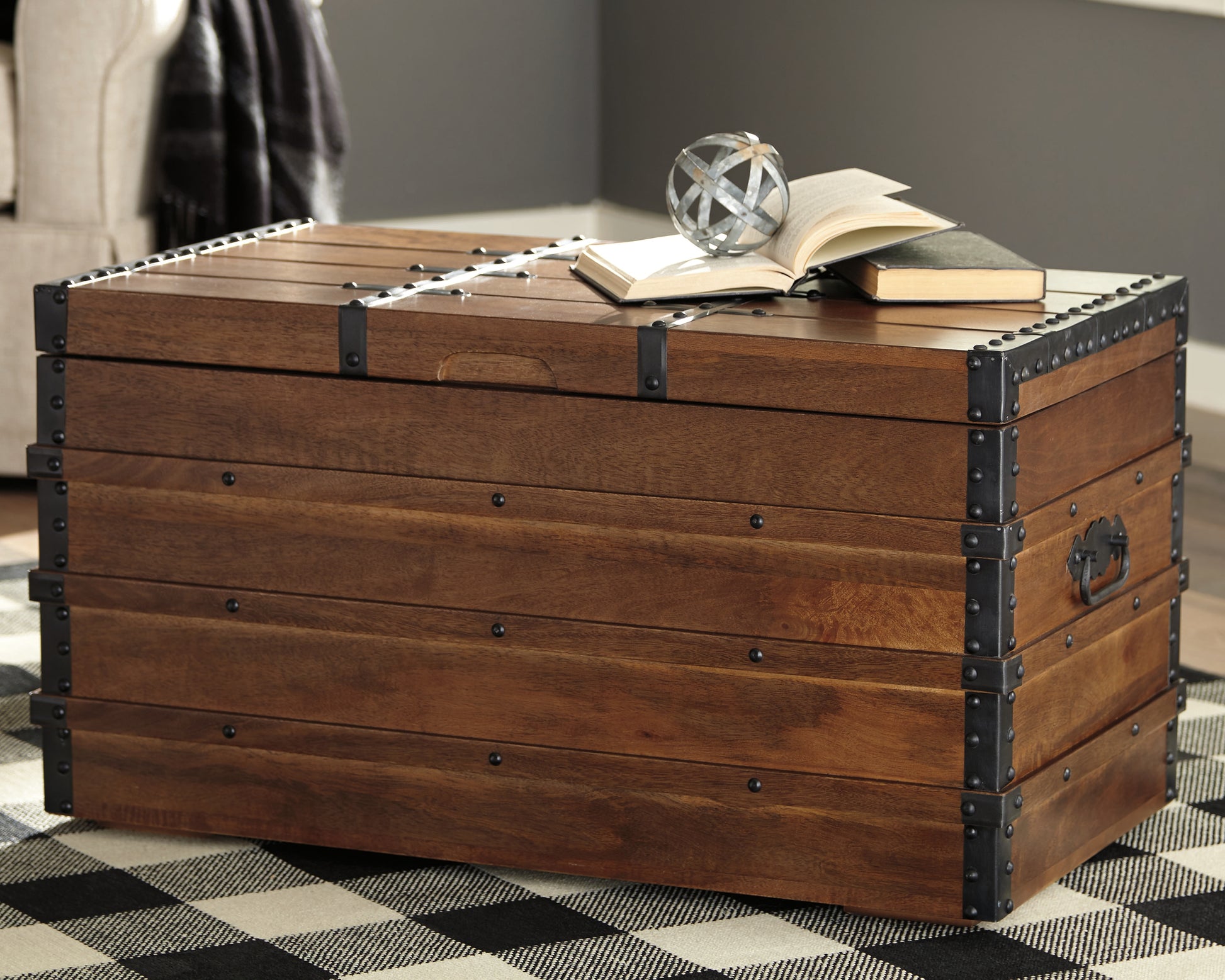 Haines Furniture Outlet - Ashley Furniture - Kettleby Storage Trunk - Storage Trunk / Brown - A4000096
