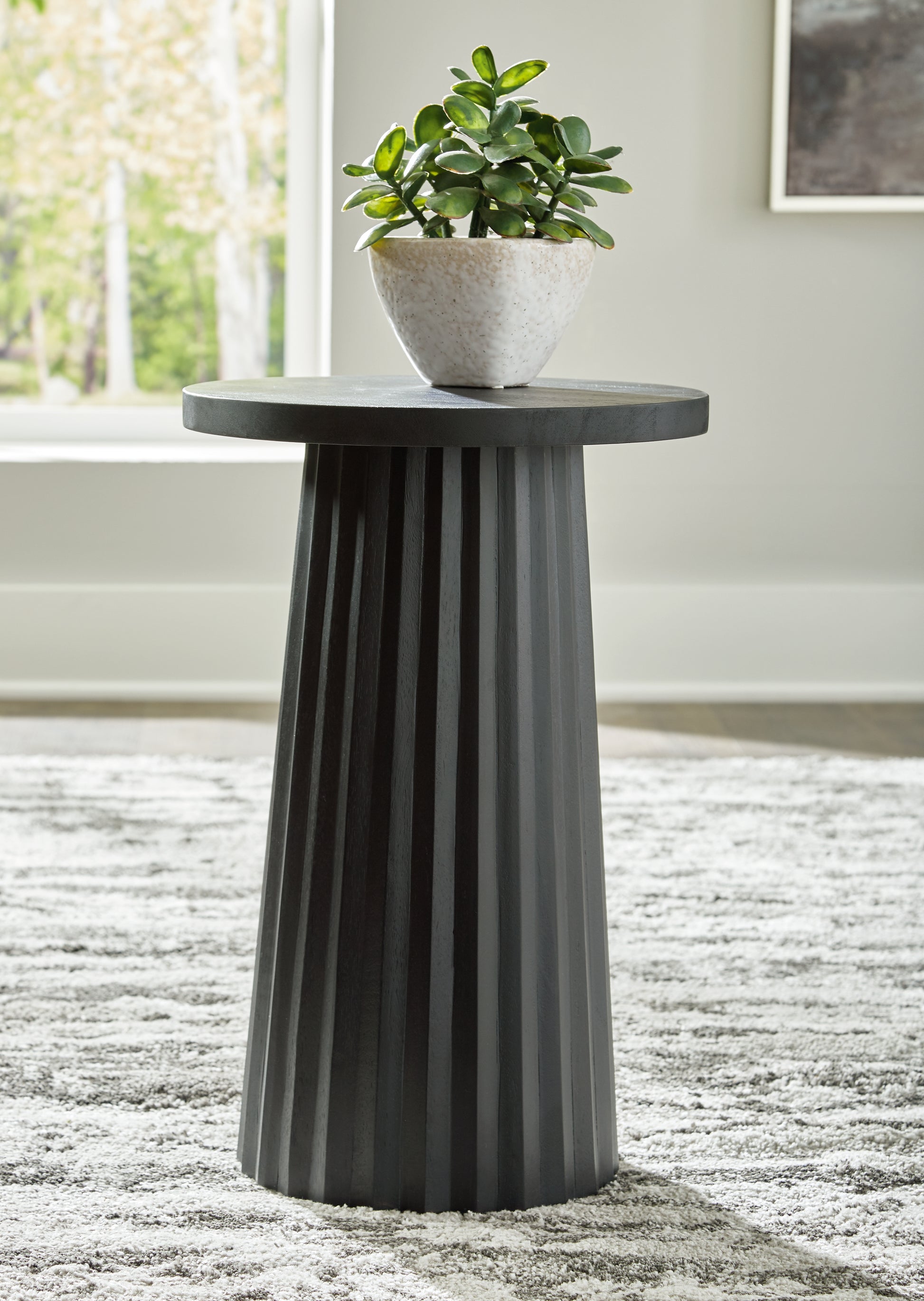 Haines Furniture Outlet - Ashley Furniture - Ceilby Accent Table - Accent Table / Black - A4000603