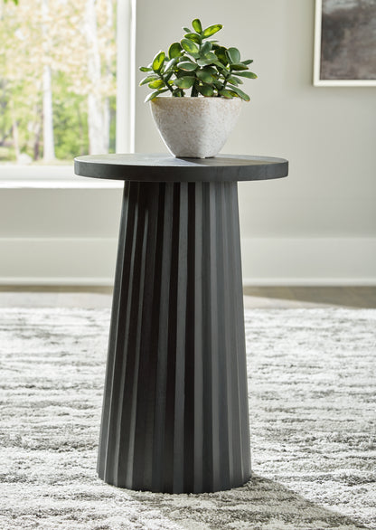 Haines Furniture Outlet - Ashley Furniture - Ceilby Accent Table - Accent Table / Black - A4000603