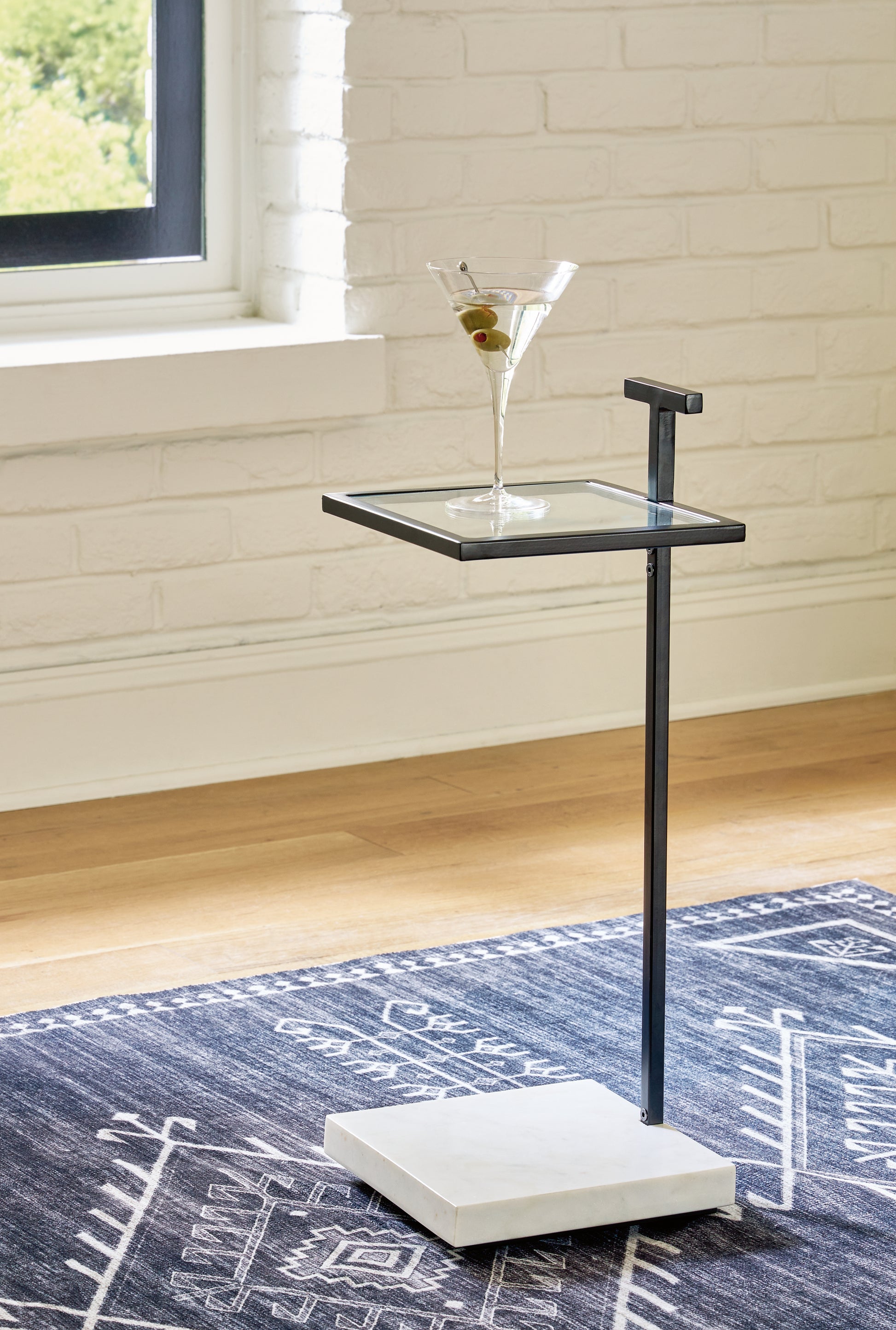 Haines Furniture Outlet - Ashley Furniture - Mannill Accent Table - Accent Table / Black/White - A4000630