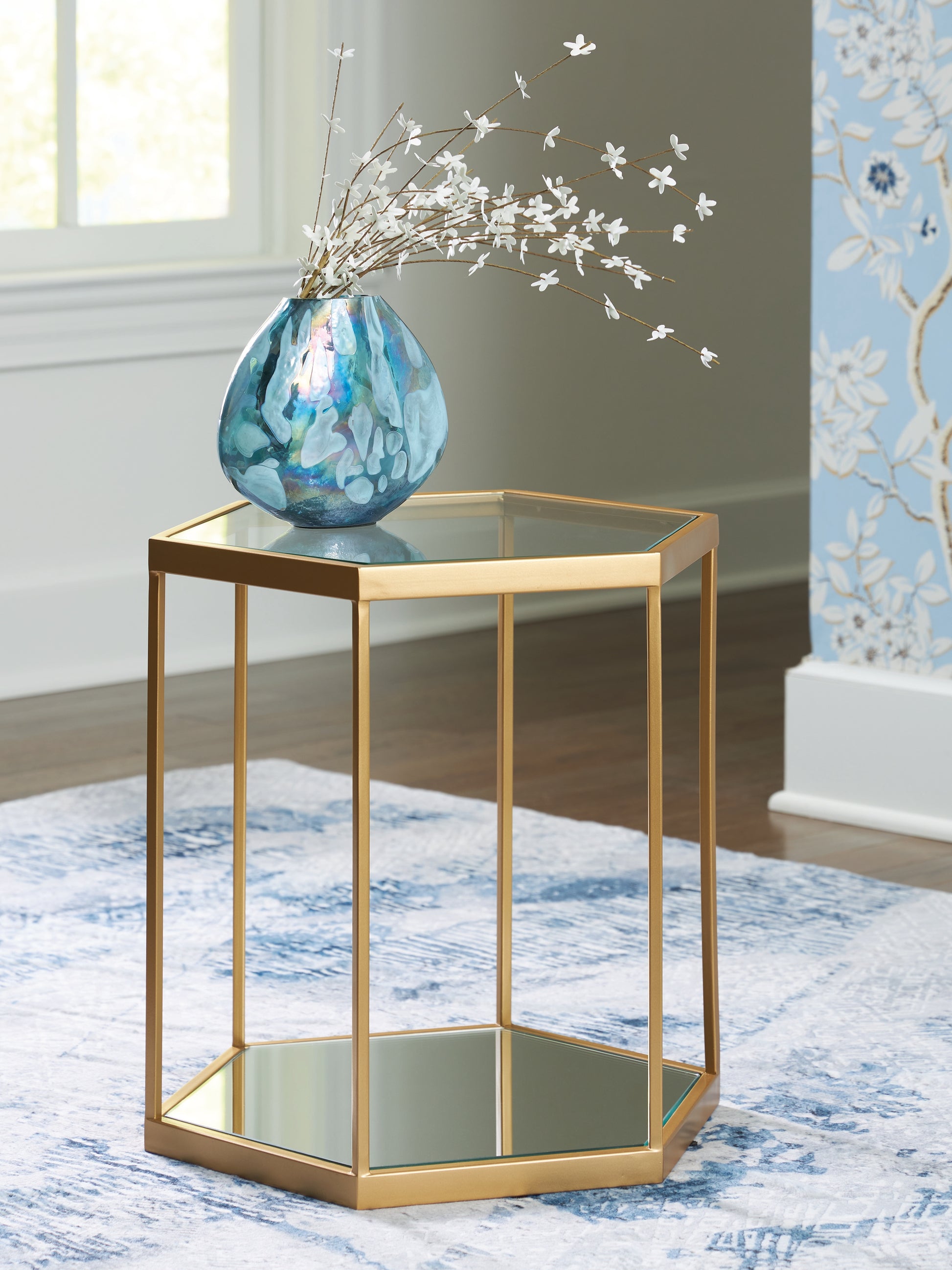 Haines Furniture Outlet - Ashley Furniture - Veerwick Accent Coffee Table - Accent Cocktail Table / Gold Finish - A4000661