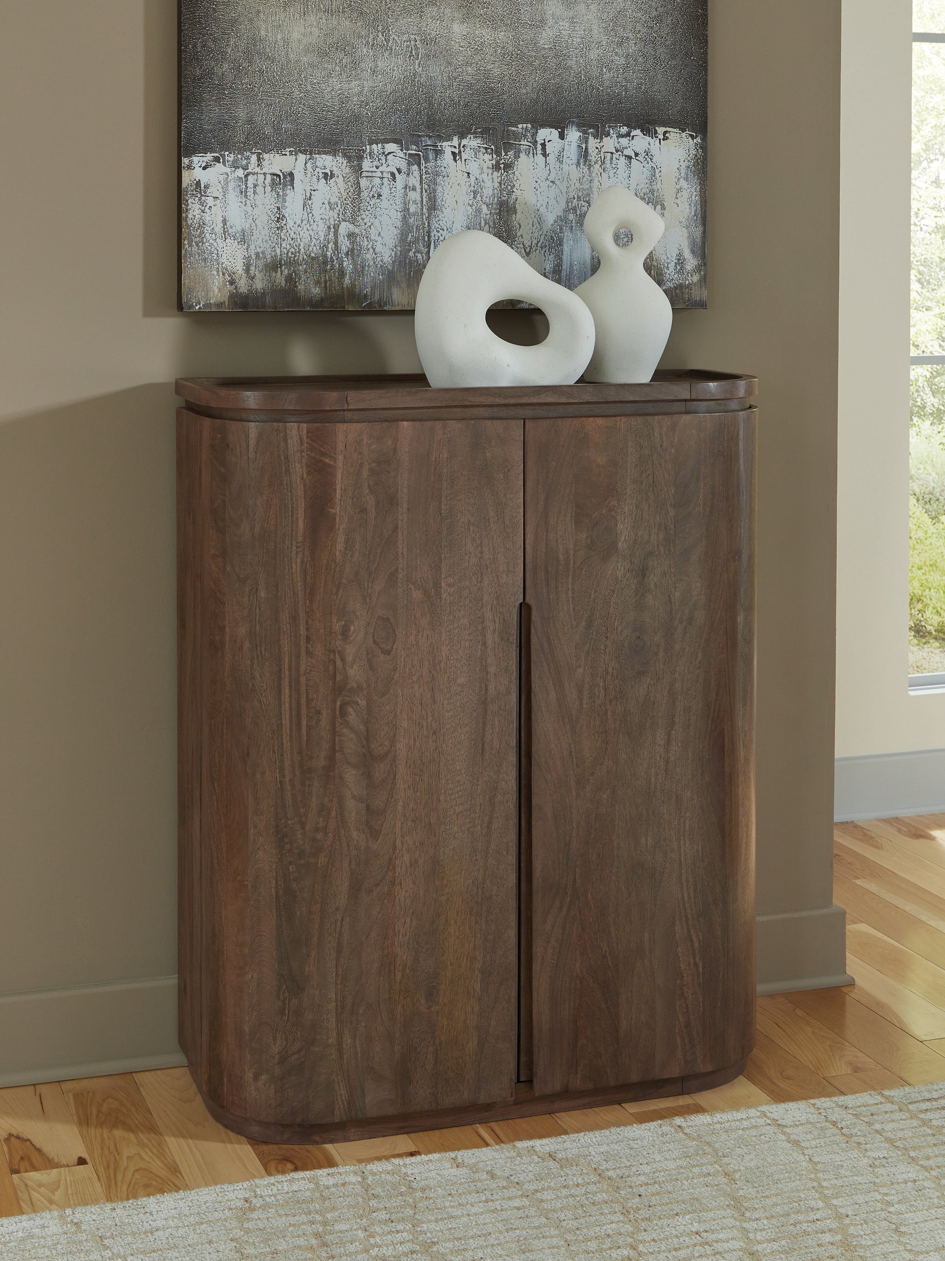Haines Furniture Outlet - Ashley Furniture - Landermont Bar Cabinet - Bar Cabinet / Medium Brown - A4000697
