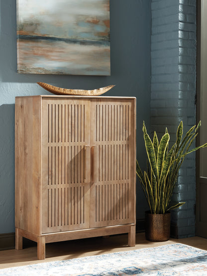 Haines Furniture Outlet - Ashley Furniture - Pellamour Bar Cabinet - Bar Cabinet / Natural Brown - A4000698