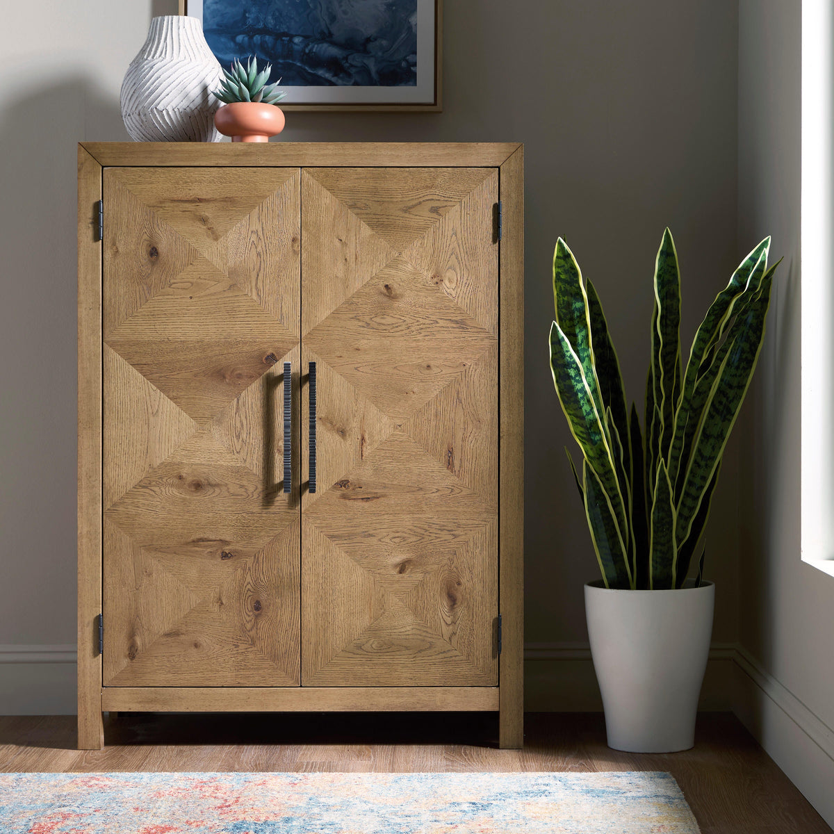 Haines Furniture Outlet - Ashley Furniture - Clayburns Bar Cabinet - Bar Cabinet - A4000744