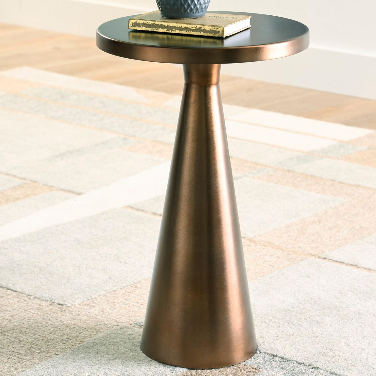 Haines Furniture Outlet - Ashley Furniture - Budington Accent Table - Accent Table - A4000751