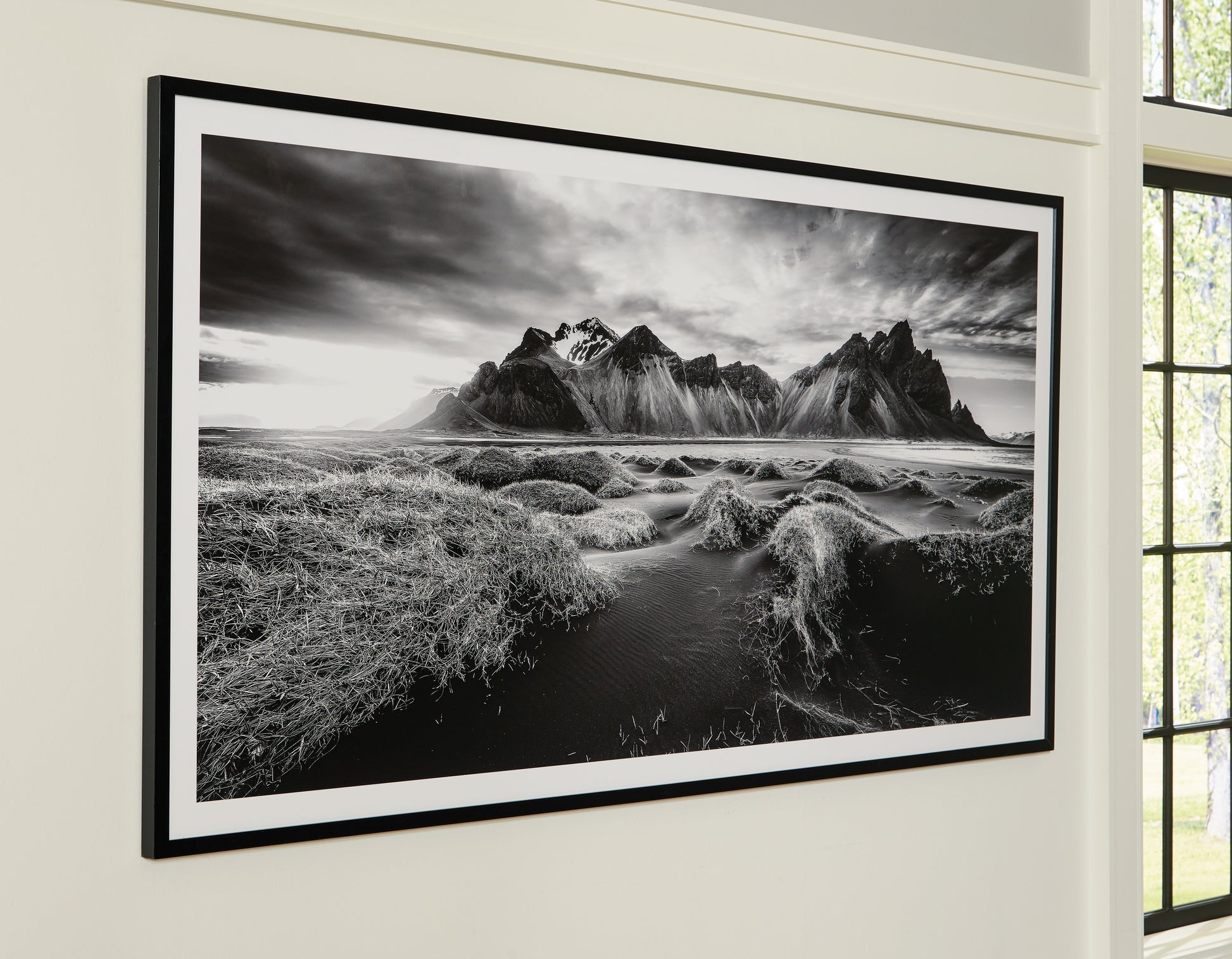 Haines Furniture Outlet - Ashley Furniture - Delstone Wall Decor - Wall Art / Black/White - A8000424