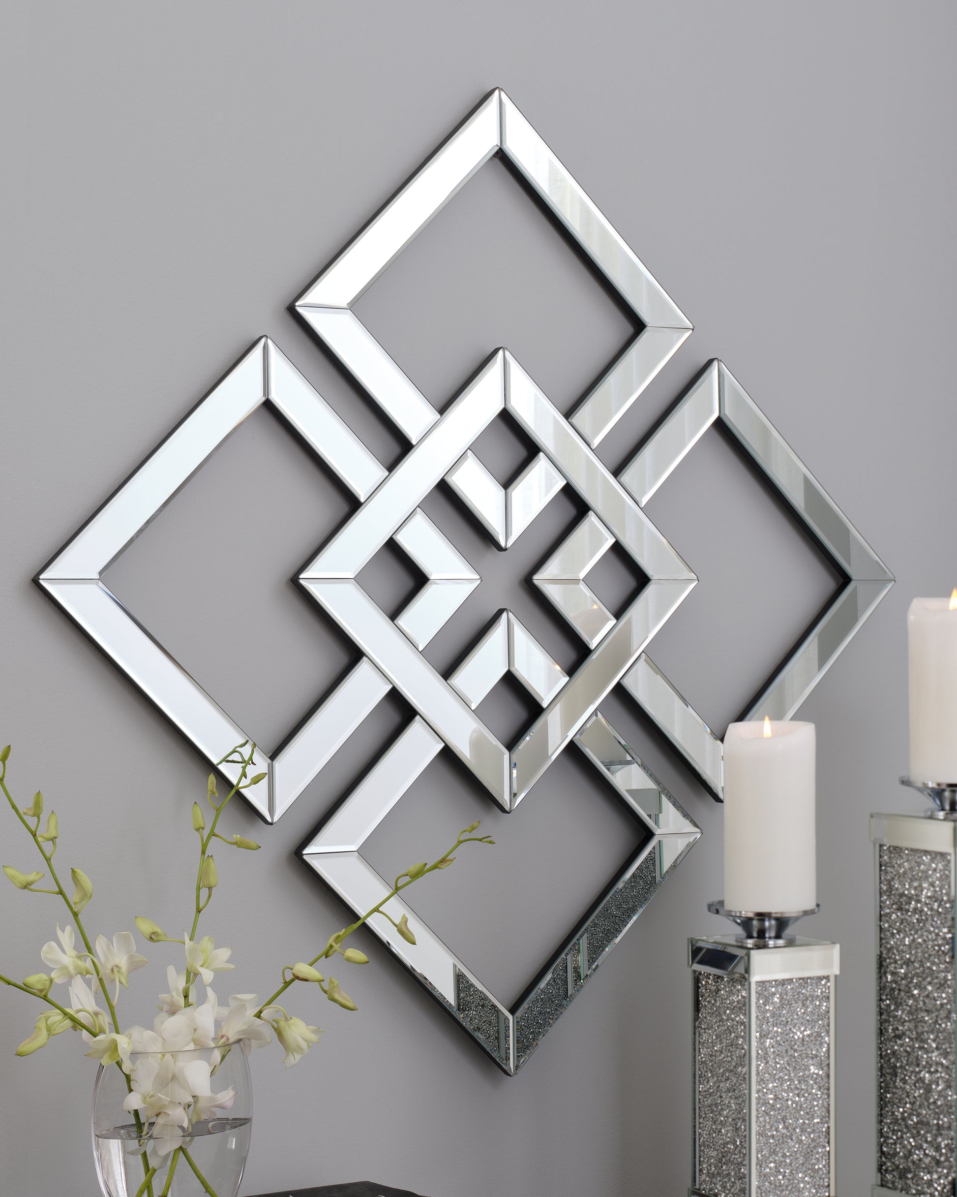 Haines Furniture Outlet - Ashley Furniture - Quinnley Mirror - Accent Mirror / Mirror - A8010207