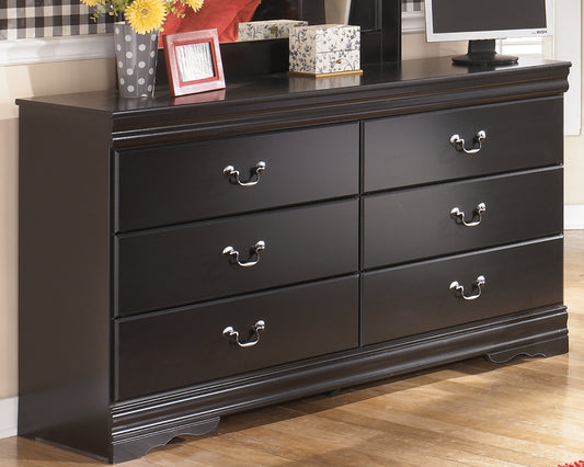 Haines Furniture Outlet - Ashley Furniture - Huey Vineyard Bedroom - Five Drawer Chest / Black - B128-46